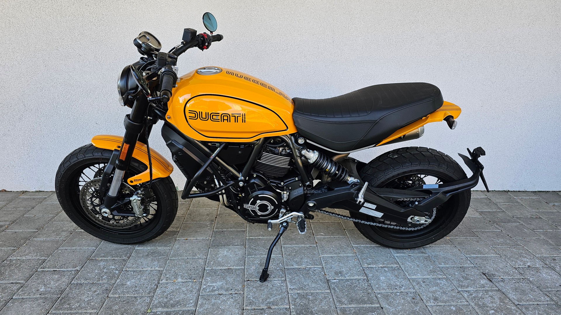 DUCATI Scrambler 1100 Tribute Pro (35kW)-showroom-element-1