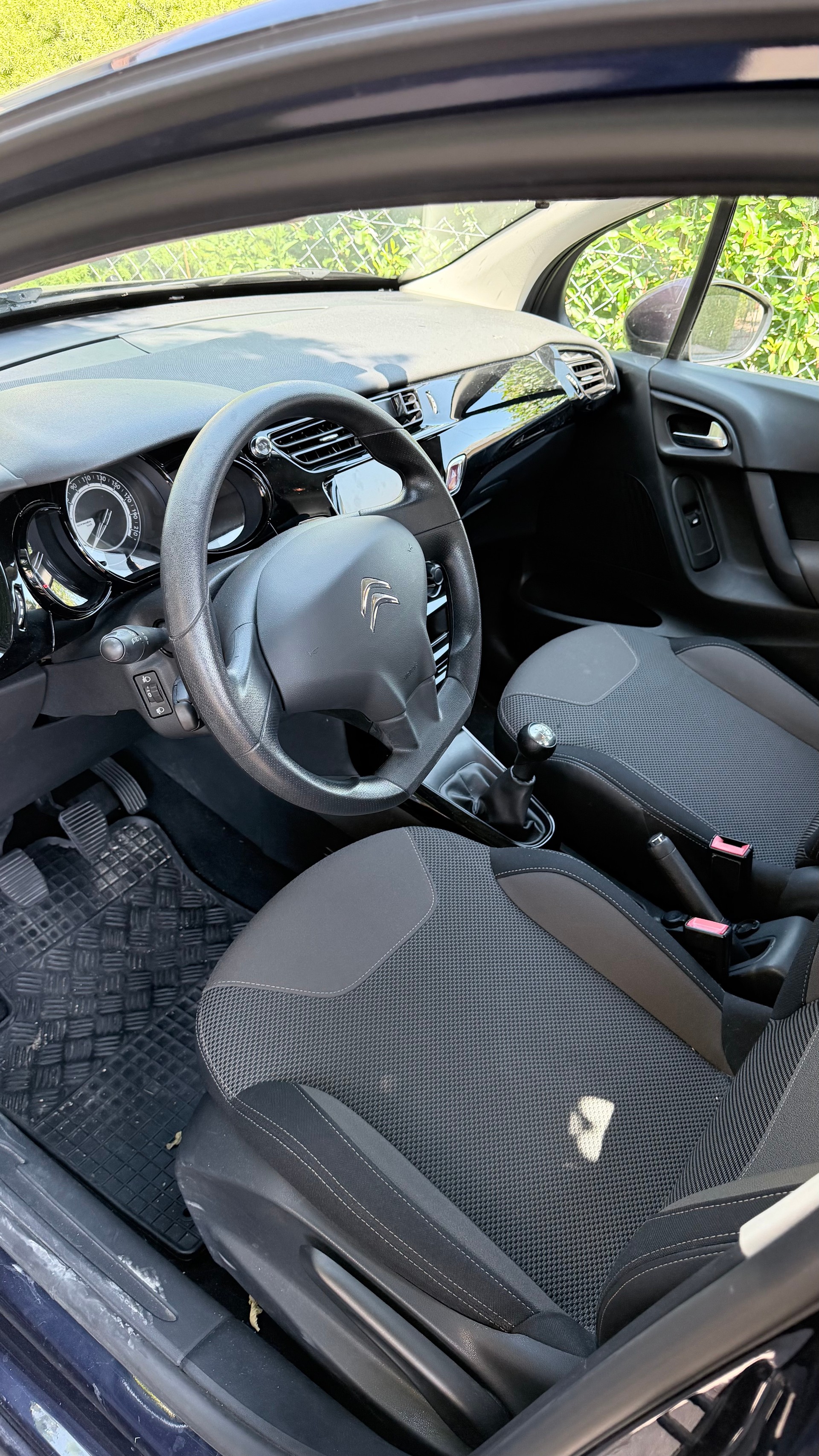 CITROEN 1.2 PureTech Attraction-image-1