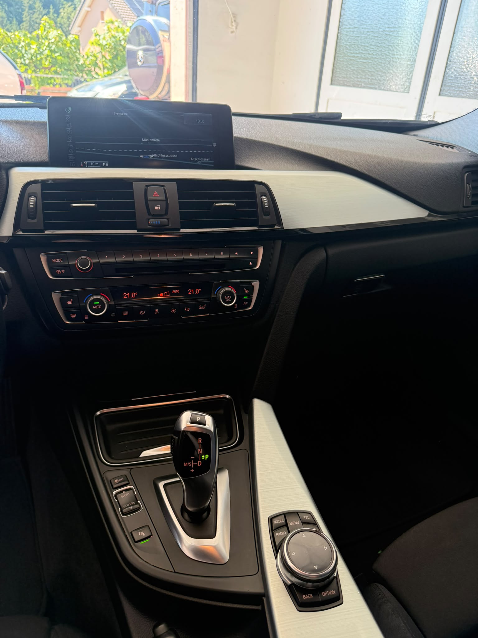 BMW 320d Sport Line Steptronic-image-7