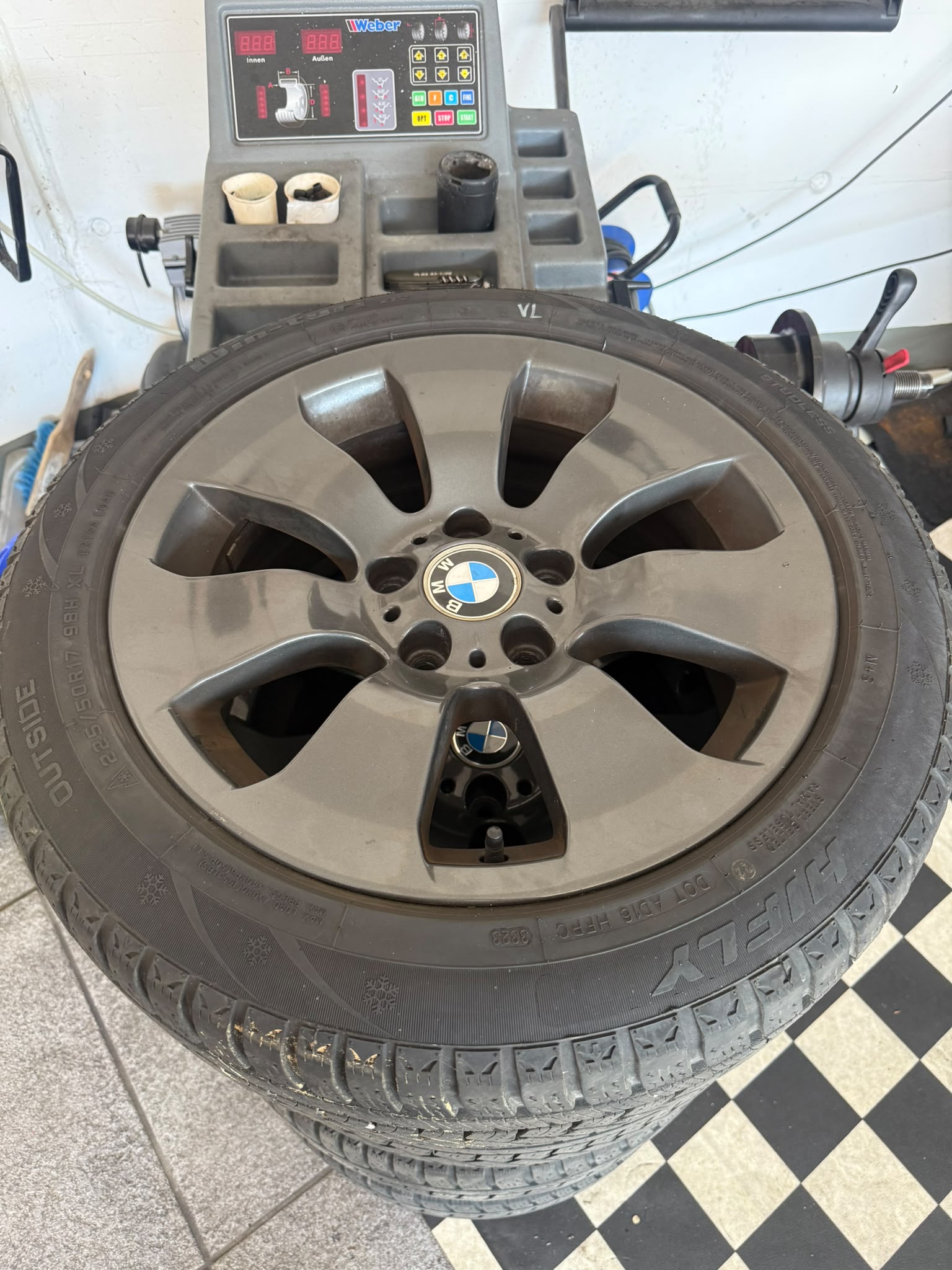 BMW 320d Sport Line Steptronic-image-8