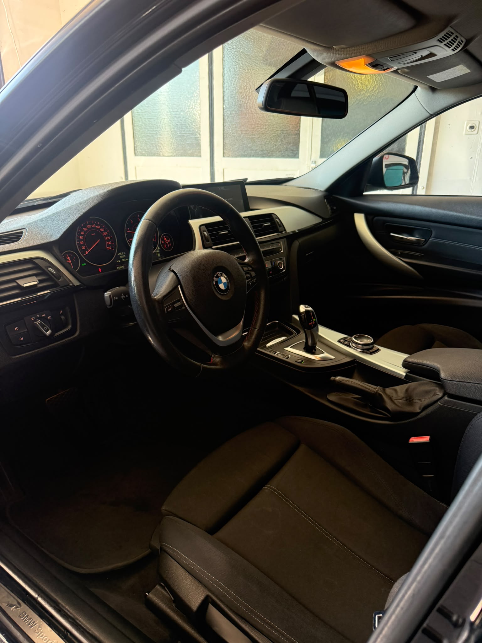 BMW 320d Sport Line Steptronic-image-4