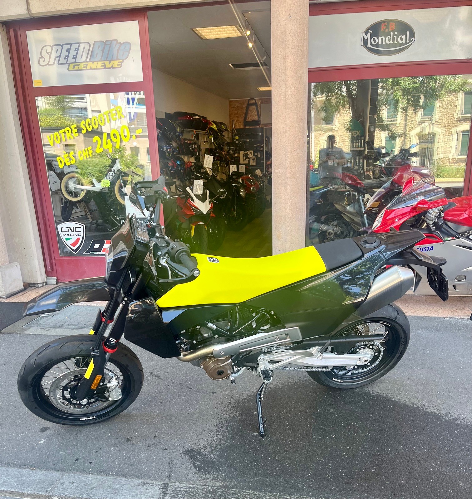 HUSQVARNA 701 Supermoto-image-3