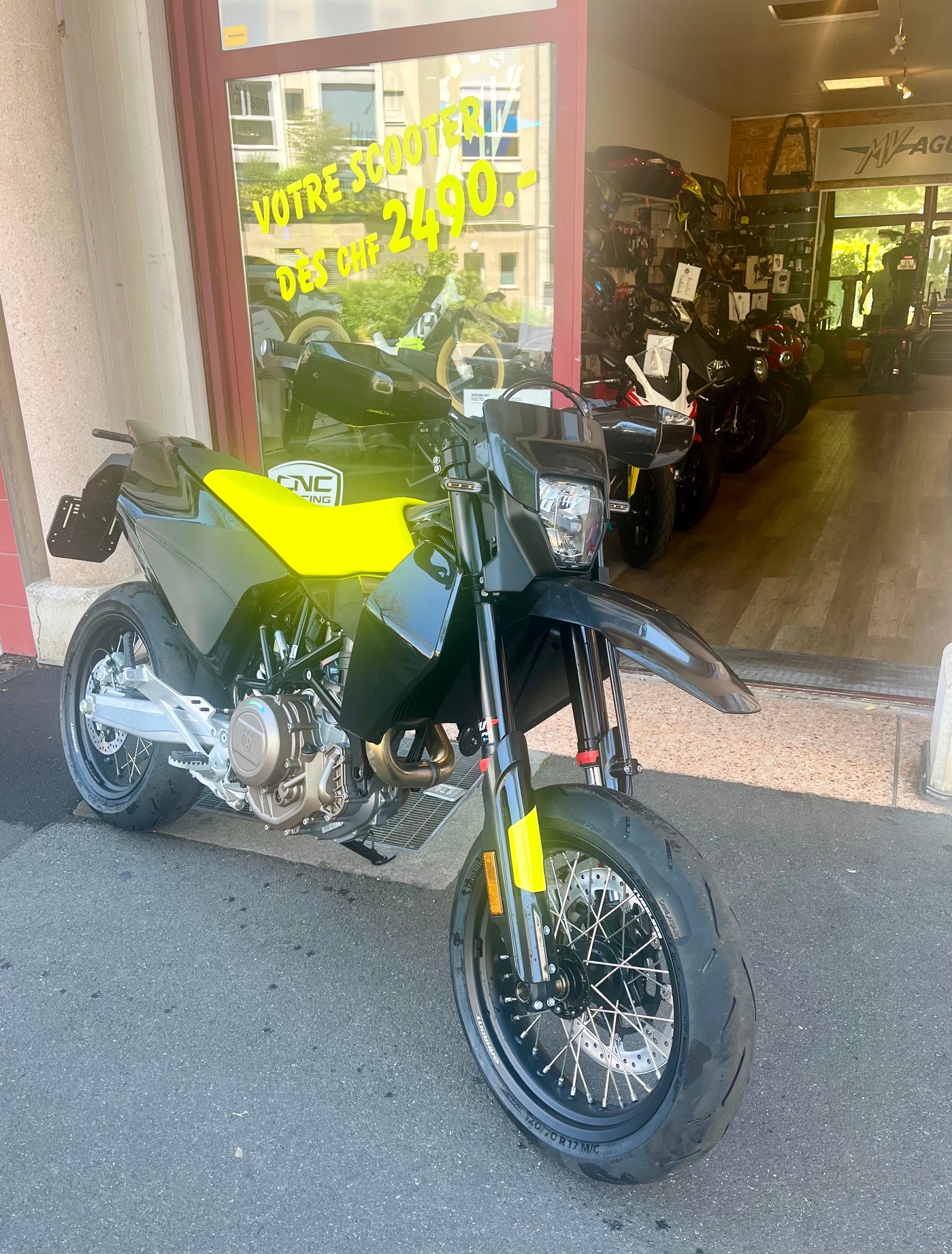 HUSQVARNA 701 Supermoto-image-2