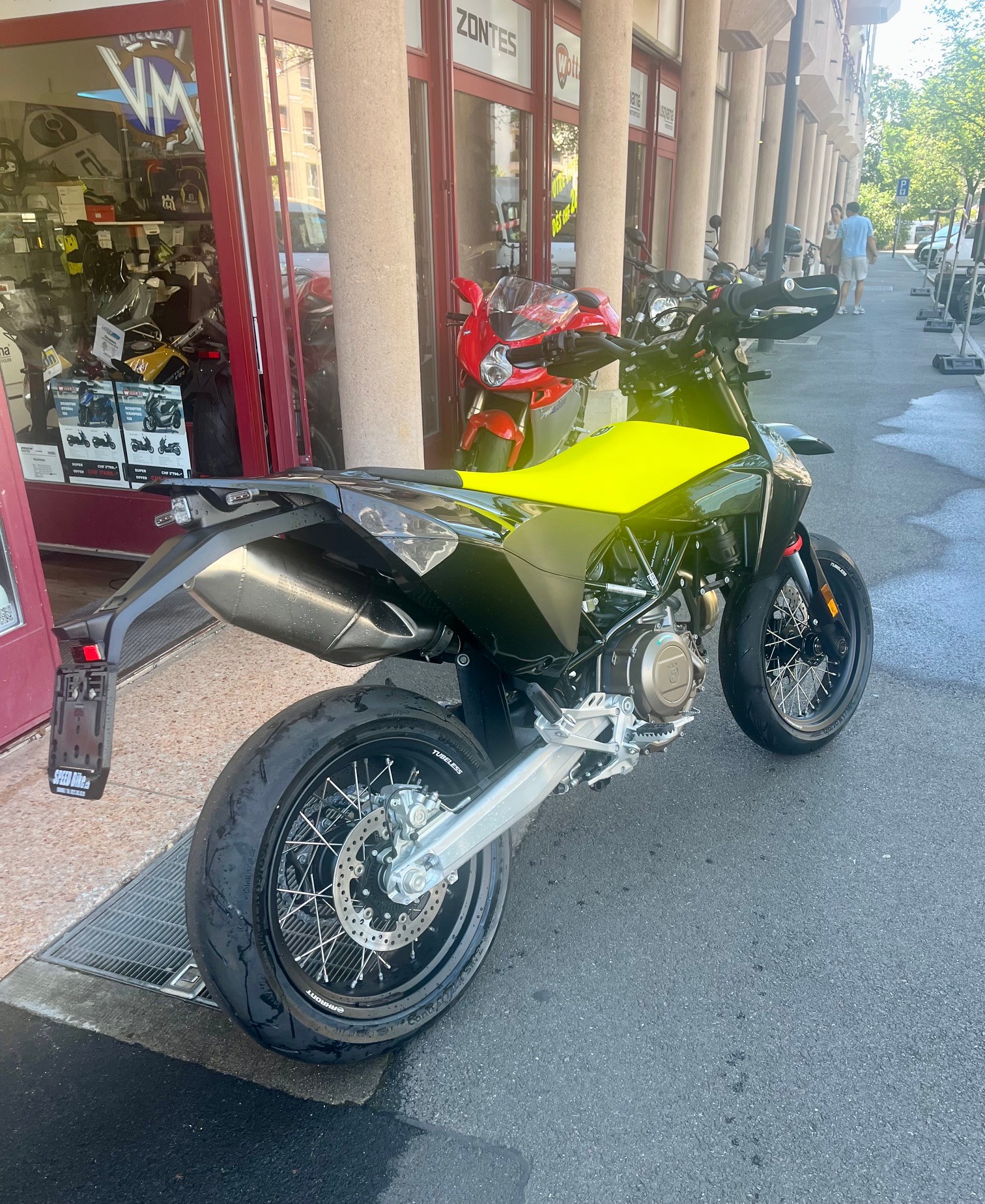 HUSQVARNA 701 Supermoto-image-1