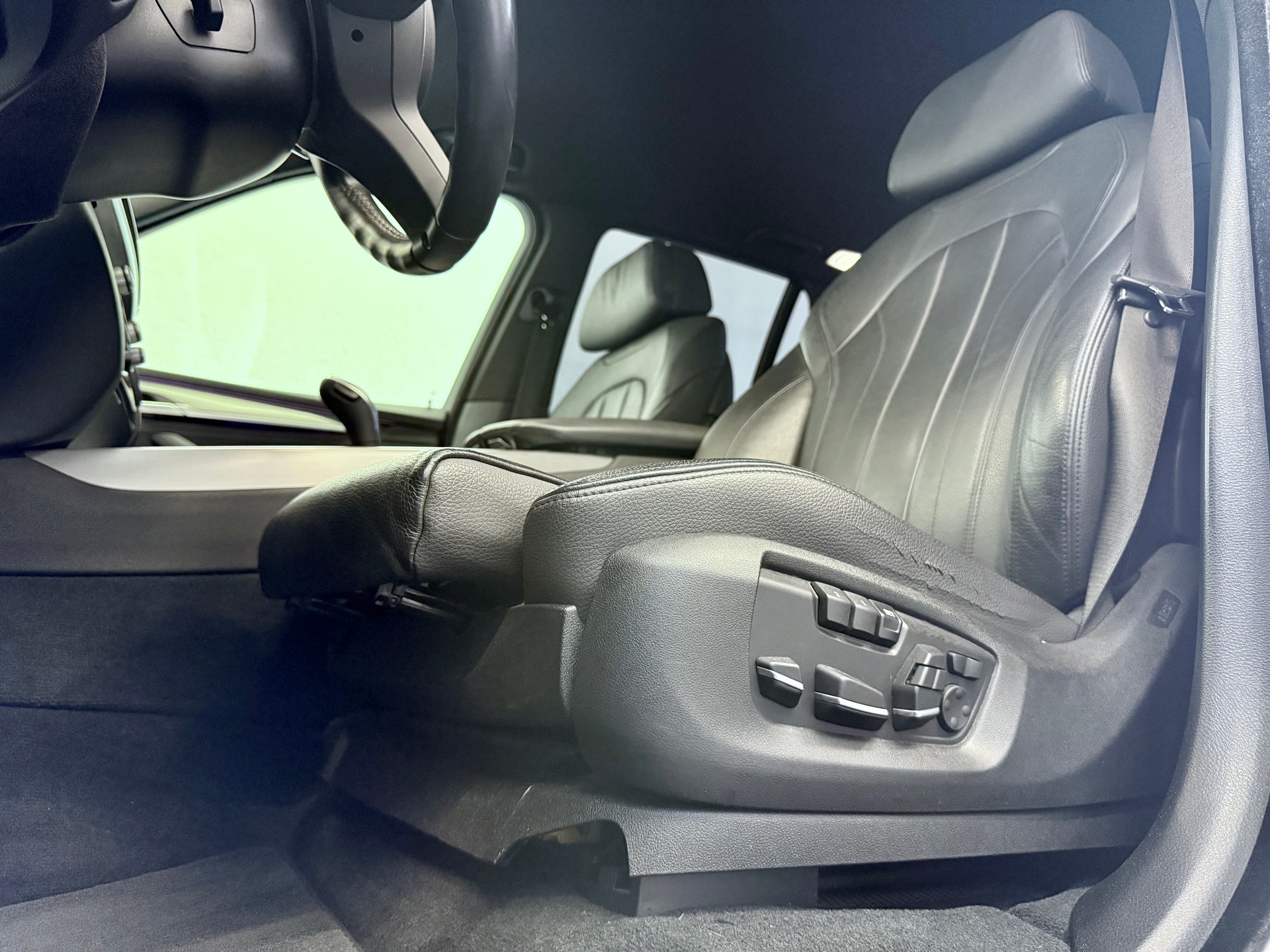 BMW X5 xDrive M50d Steptronic-image-13