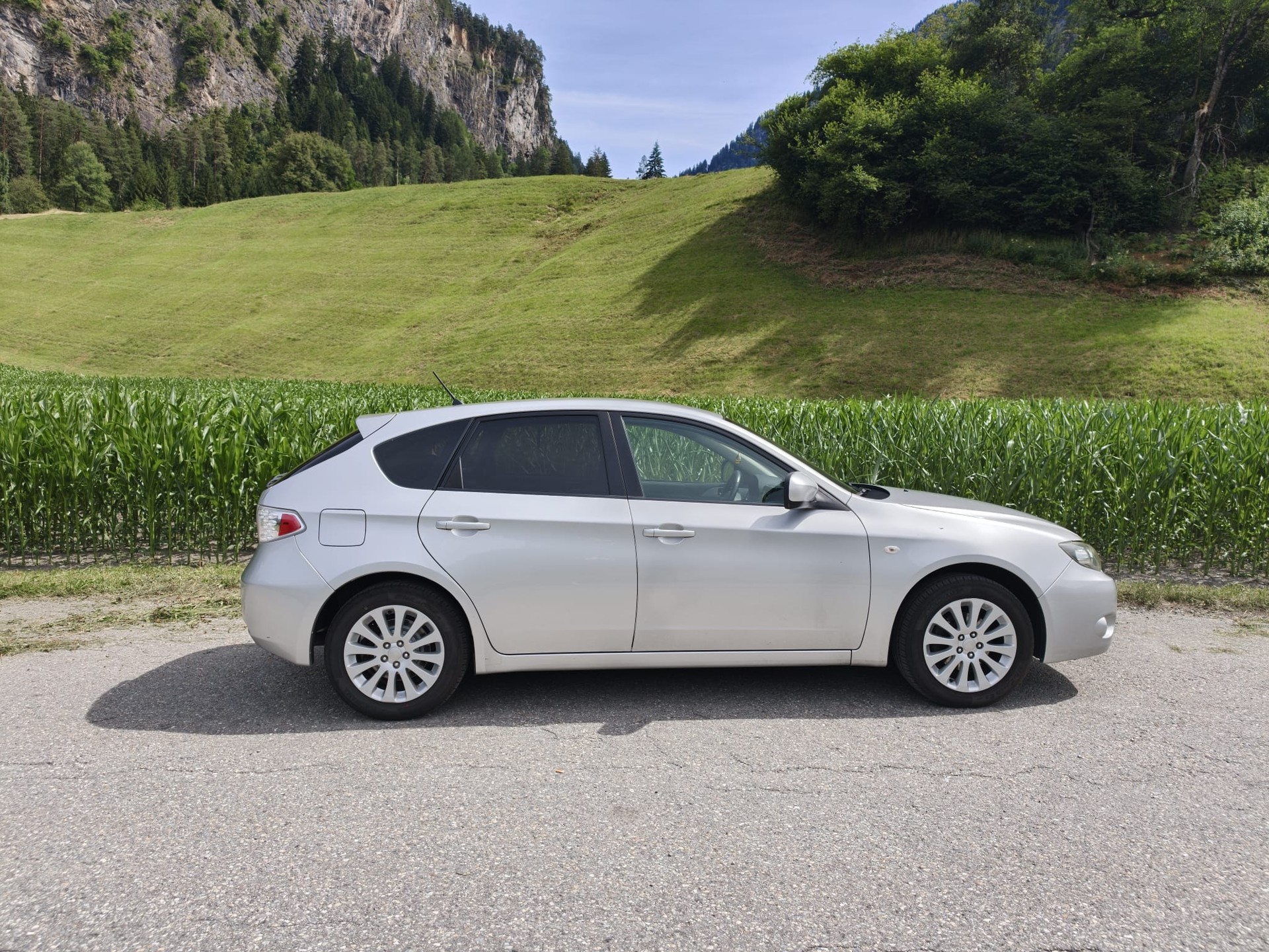 SUBARU 2.0 R Swiss-image-1