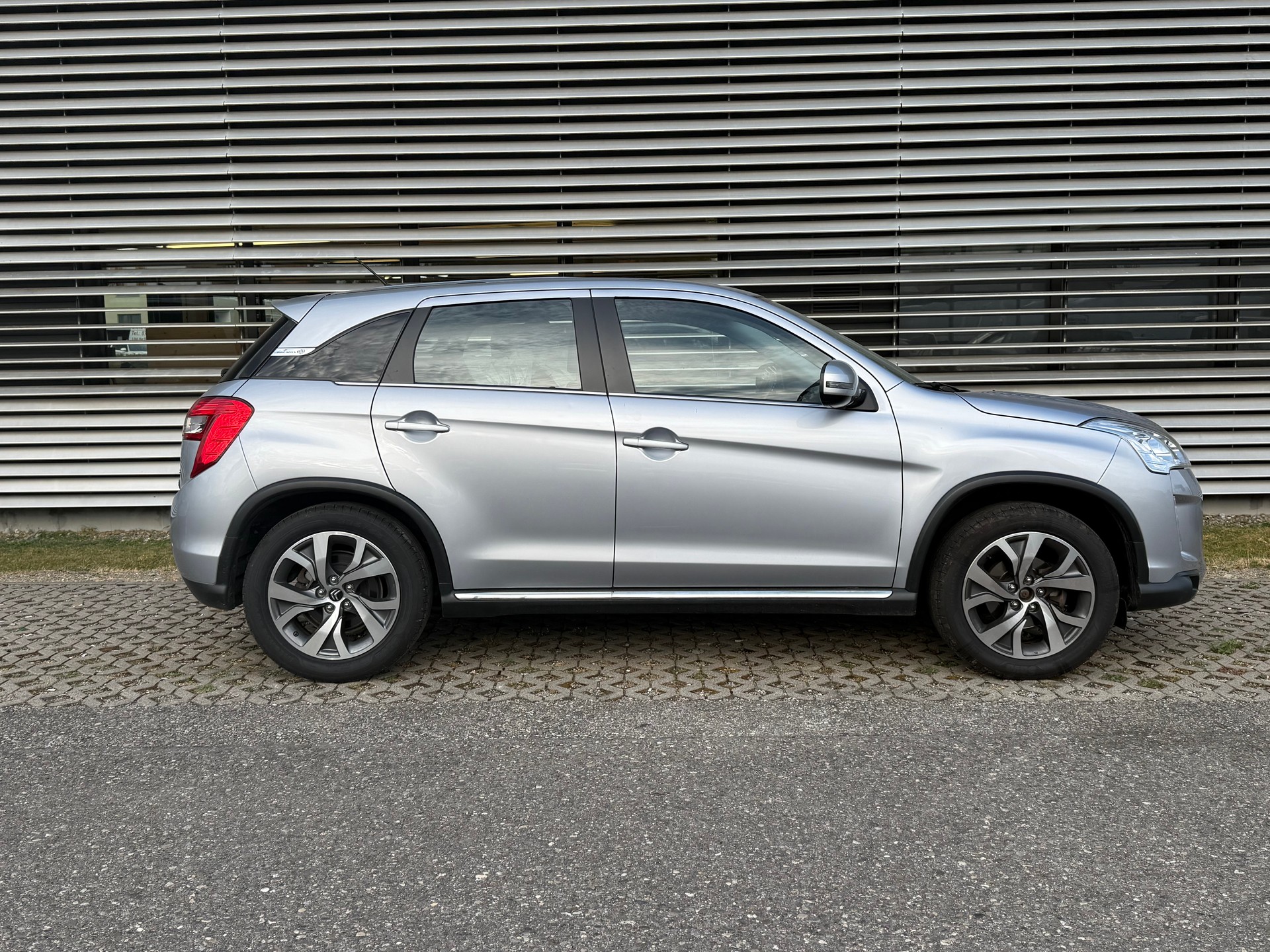 CITROEN C4 Aircross 1.6 HDi Exclusive 4WD-image-4