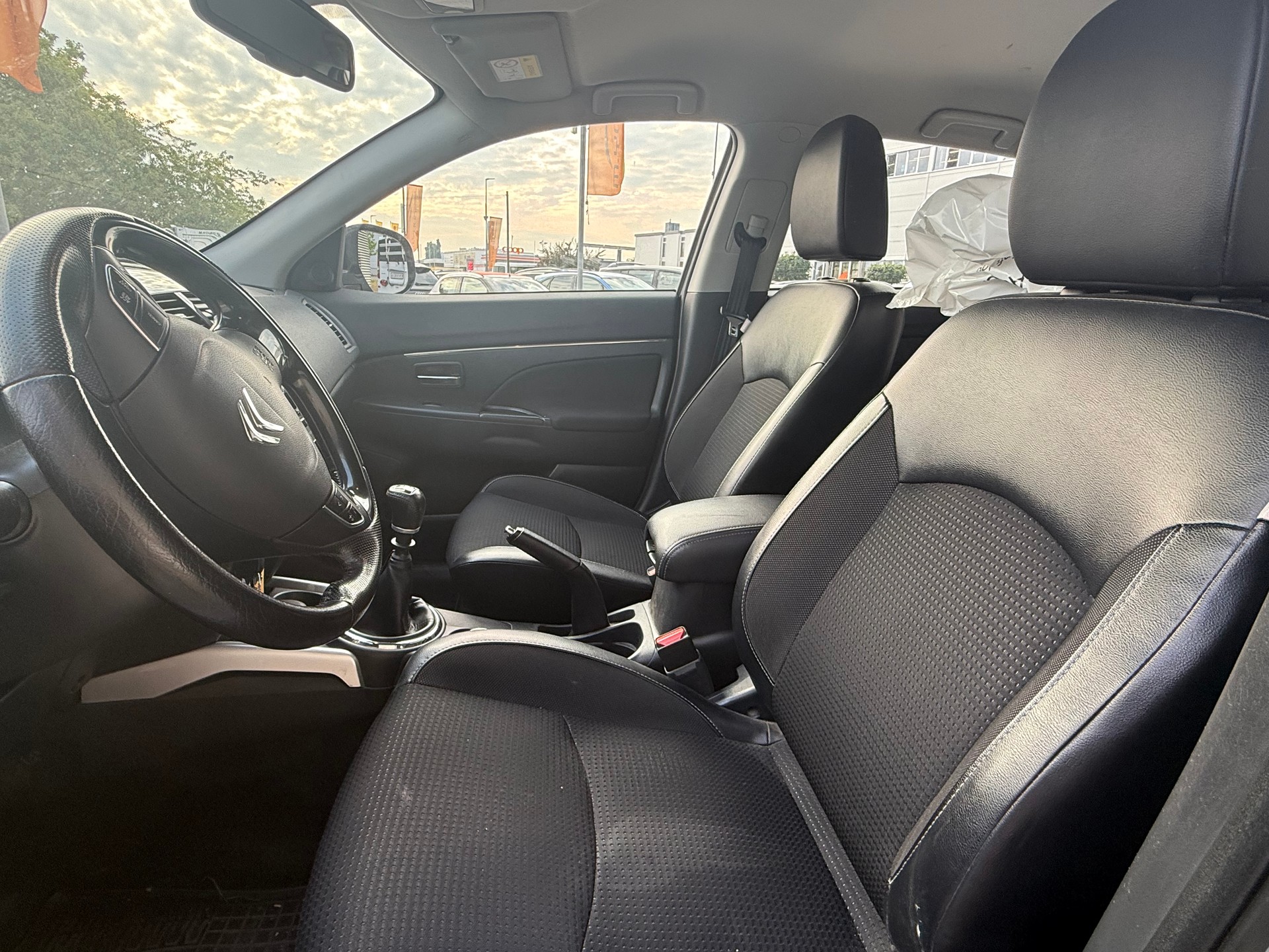 CITROEN C4 Aircross 1.6 HDi Exclusive 4WD-image-6