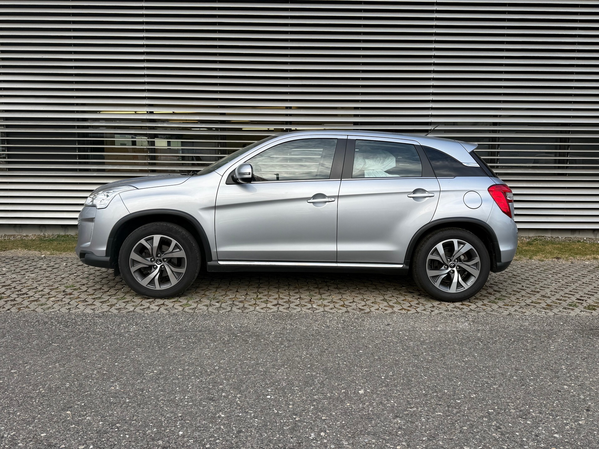 CITROEN C4 Aircross 1.6 HDi Exclusive 4WD-image-10