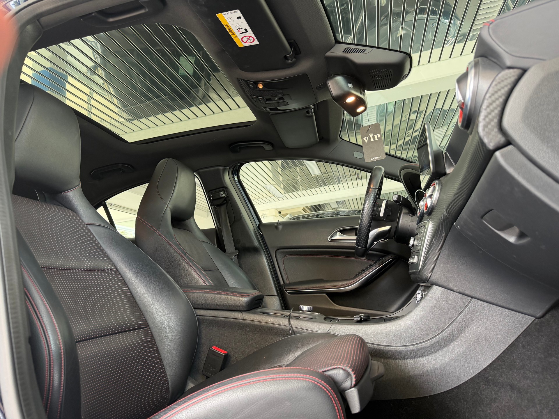 MERCEDES-BENZ A 220 AMG Line 4Matic 7G-DCT-image-15
