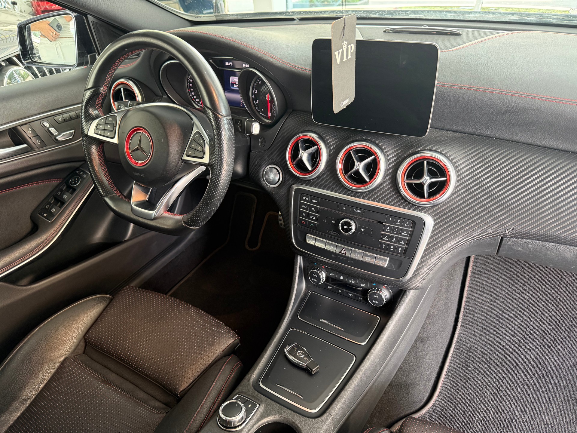 MERCEDES-BENZ A 220 AMG Line 4Matic 7G-DCT-image-13