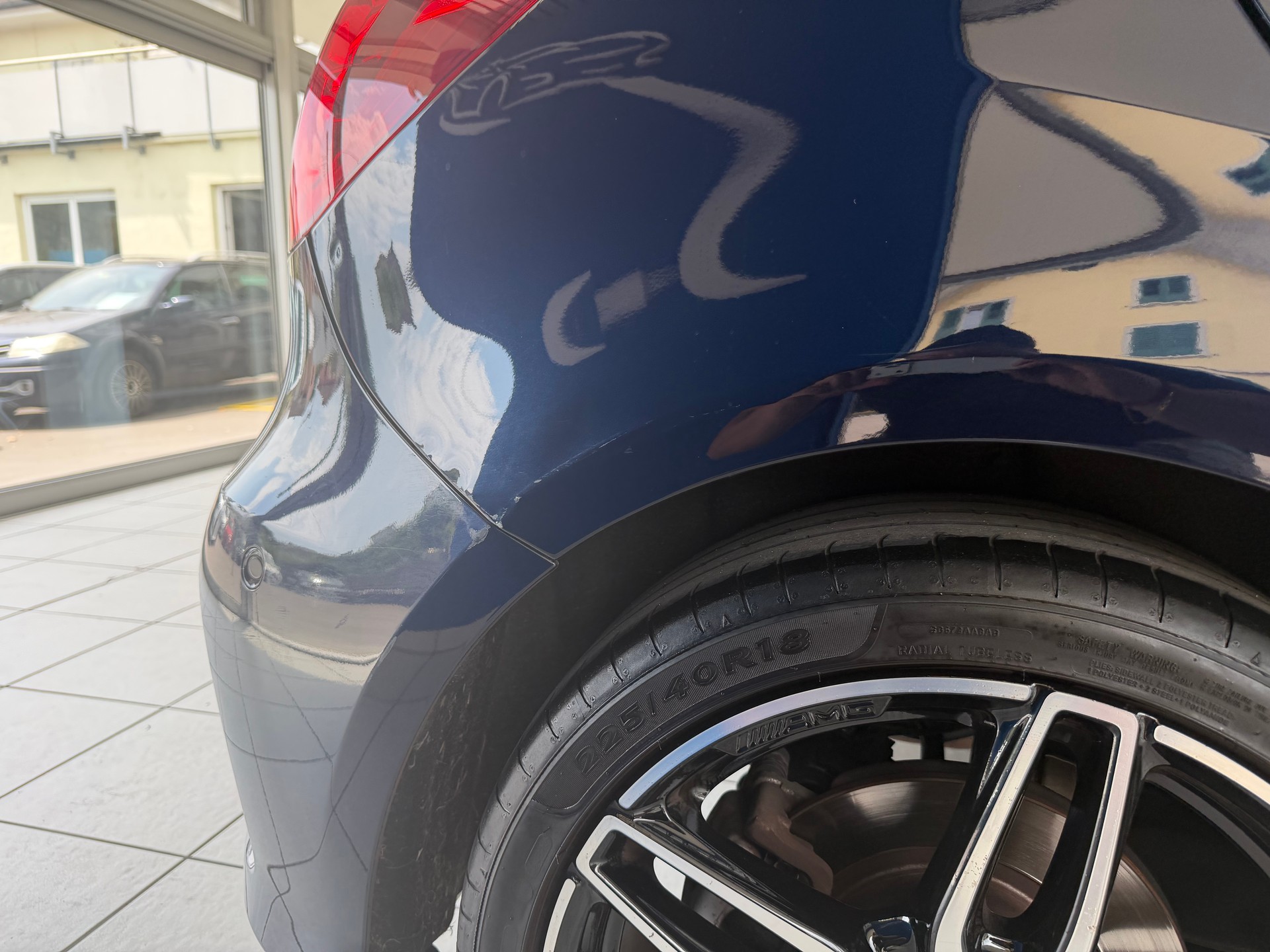 MERCEDES-BENZ A 220 AMG Line 4Matic 7G-DCT-image-17
