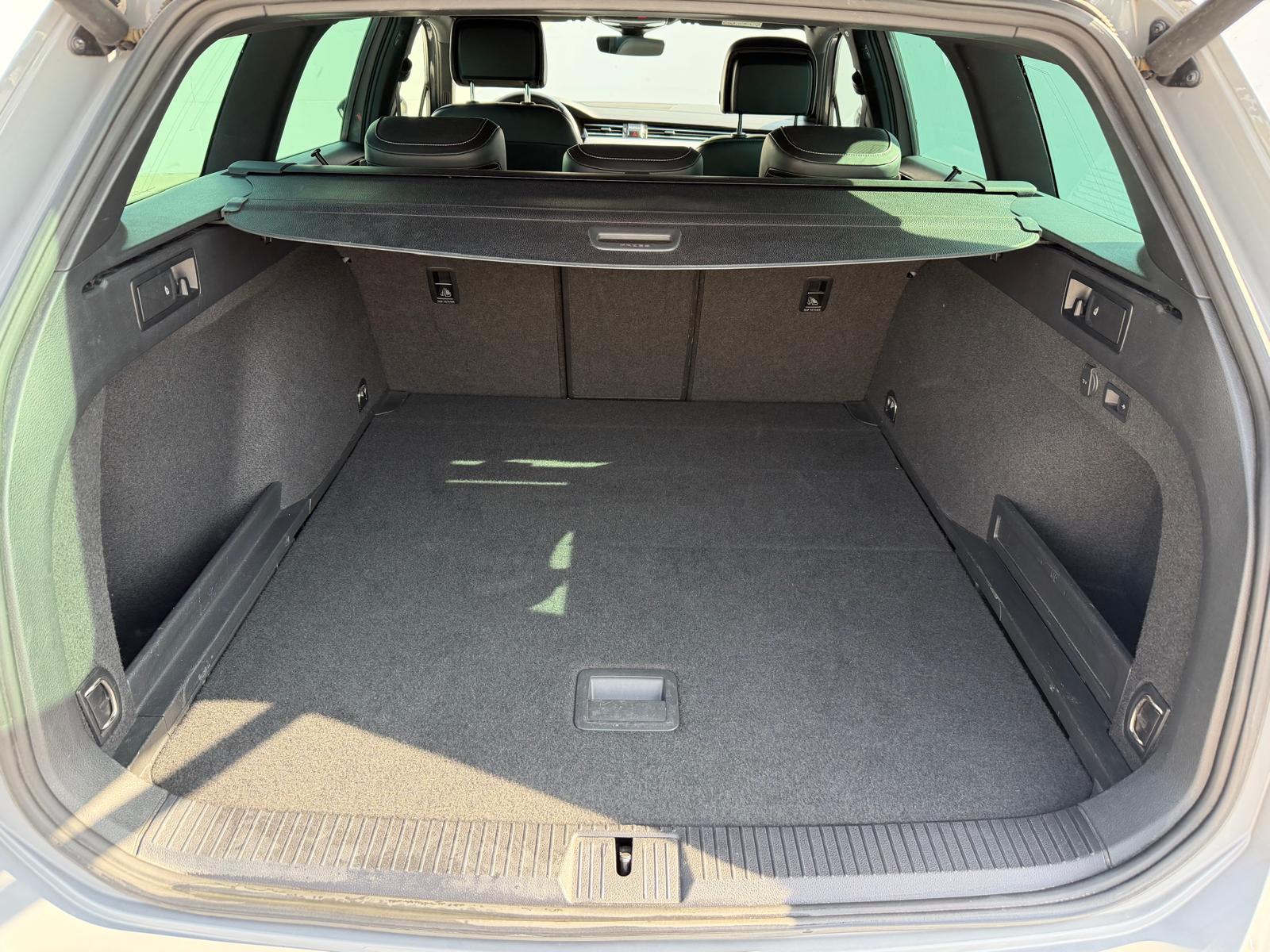 VW Passat Variant 2.0 TSI R-Line Edition 4Motion DSG-image-13