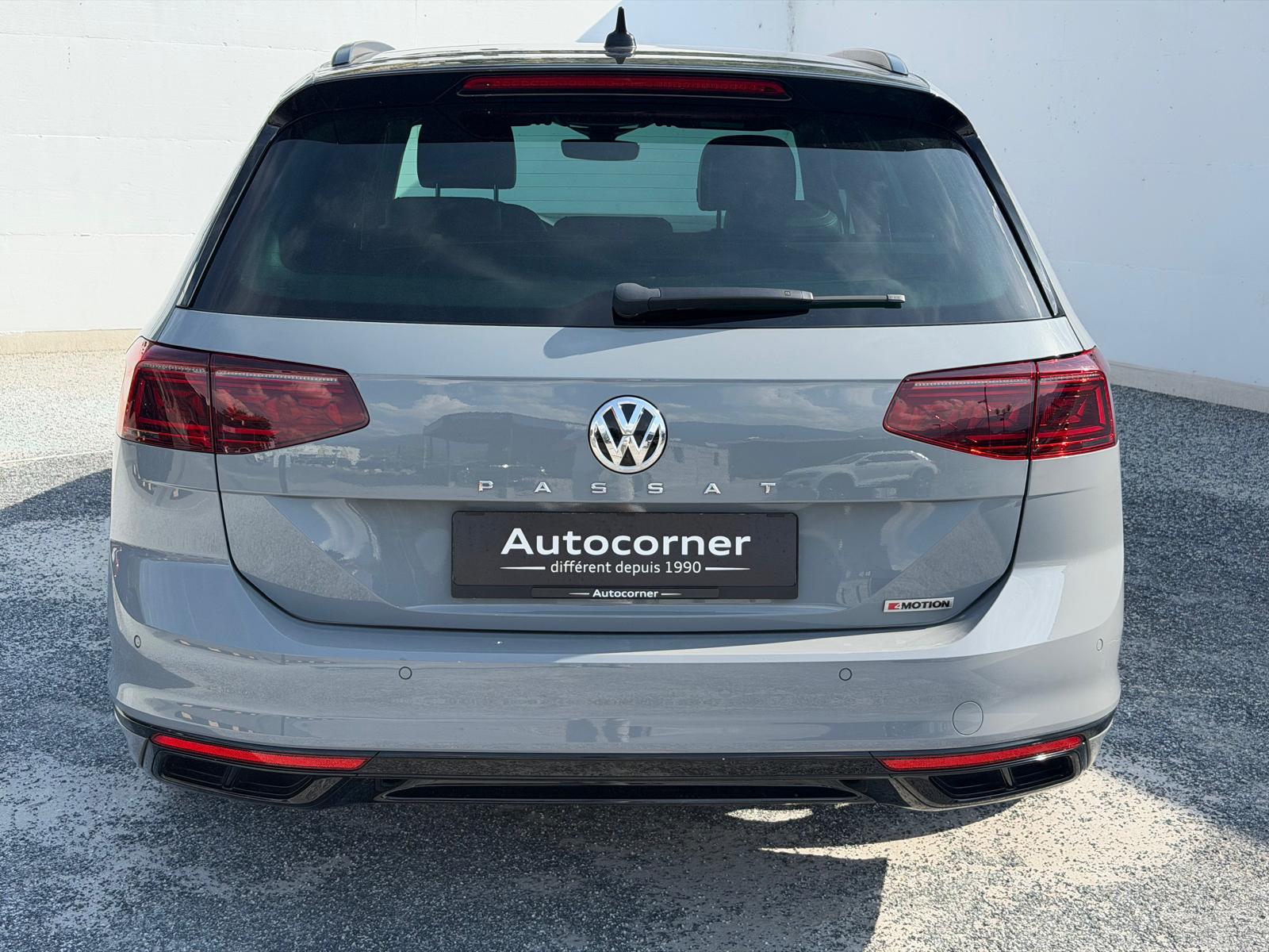 VW Passat Variant 2.0 TSI R-Line Edition 4Motion DSG-image-3