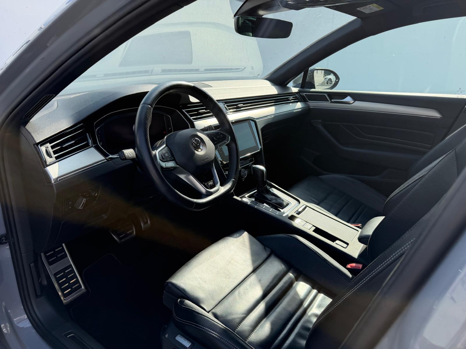 VW Passat Variant 2.0 TSI R-Line Edition 4Motion DSG-image-8