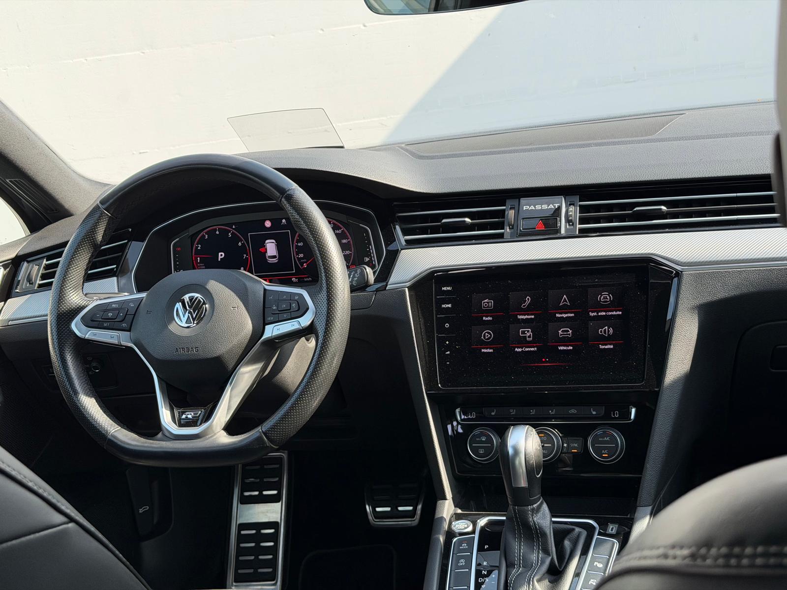 VW Passat Variant 2.0 TSI R-Line Edition 4Motion DSG-image-10