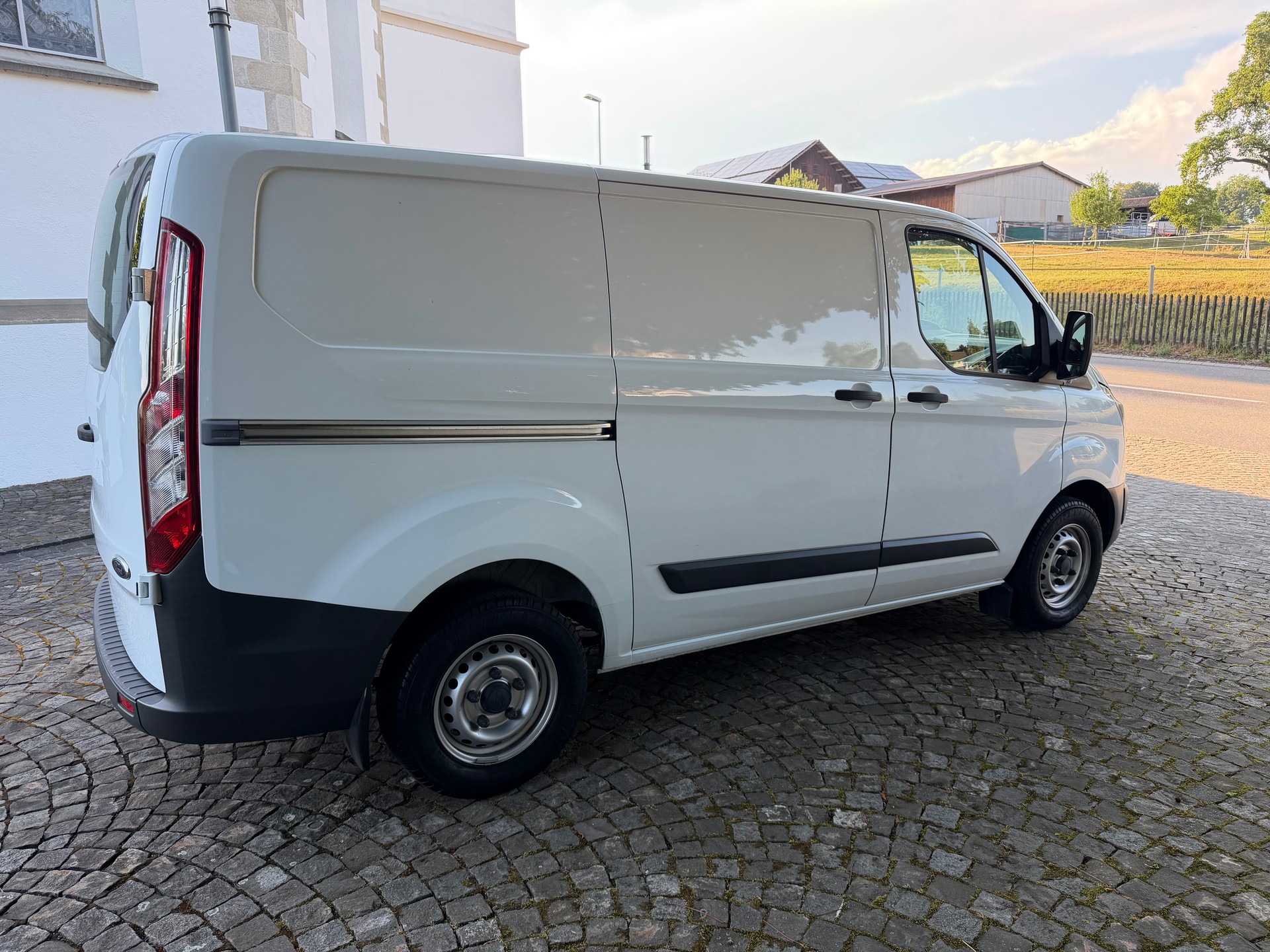 FORD Transit Custom Van 310 L1H1 / 1 Hand / Top Zustand / Frisch ab MFK / Service gepflegt / 36 Monate Garantie / 8 Fach /Nur 67tkm-image-3