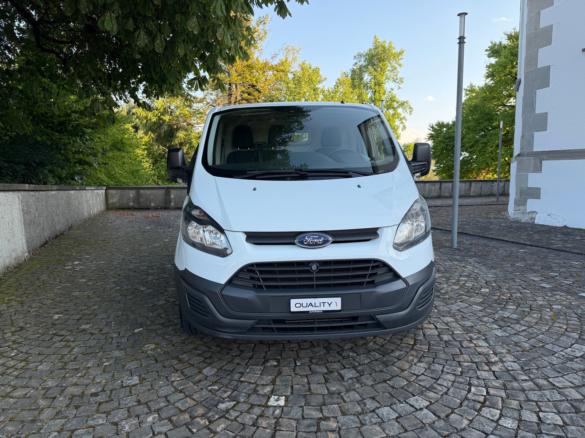 FORD Transit Custom Van 310 L1H1 / 1 Hand / Top Zustand / Frisch ab MFK / Service gepflegt / 36 Monate Garantie / 8 Fach /Nur 67tkm-image-1