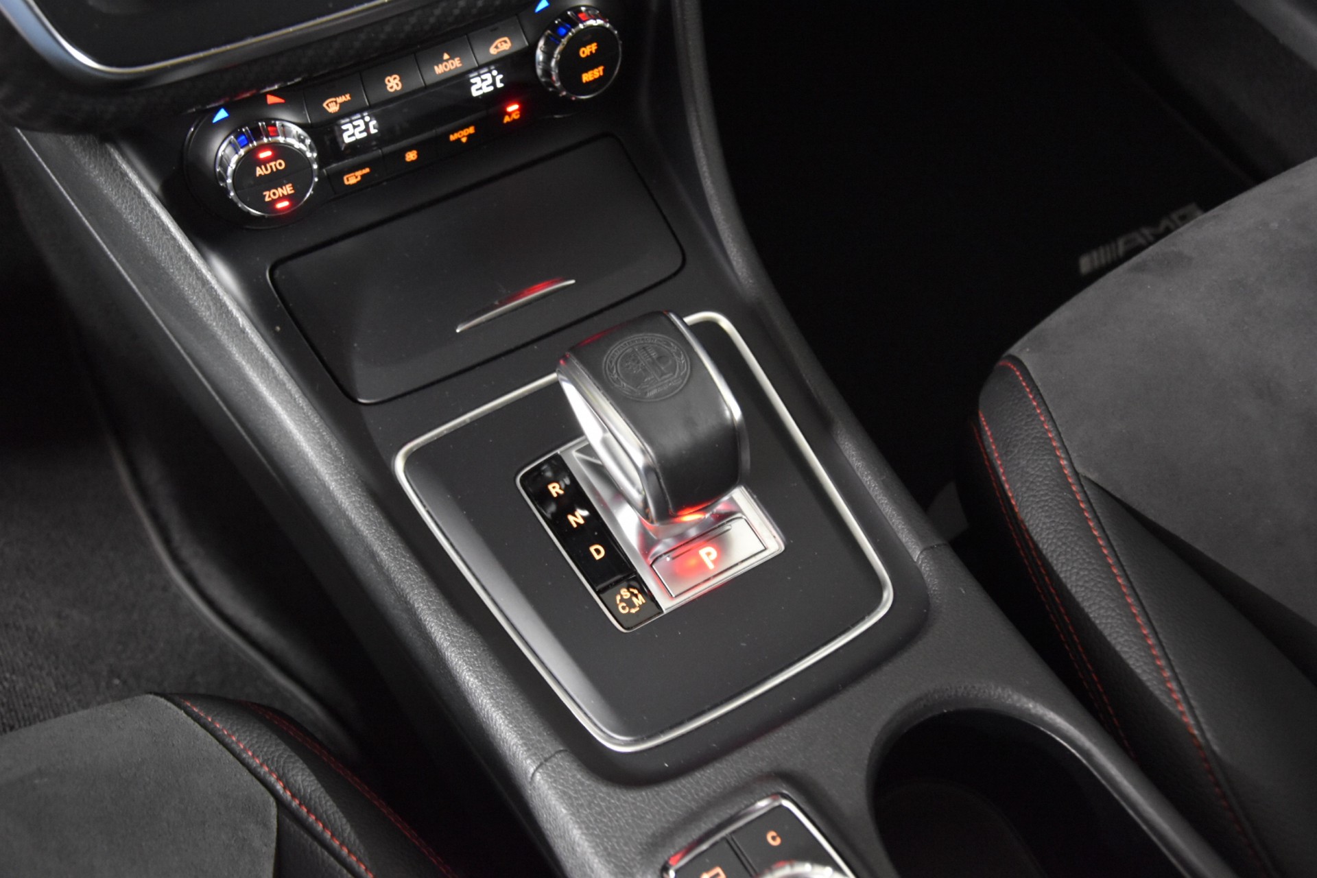 MERCEDES-BENZ A 45 AMG 4Matic Speedshift 7G-DCT-image-16