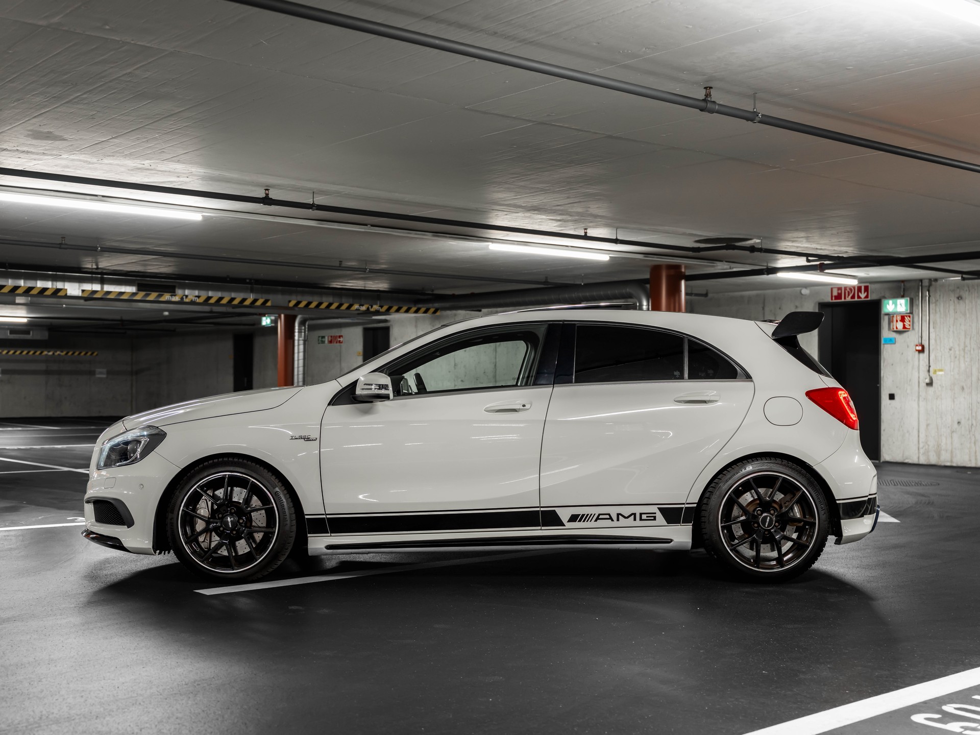 MERCEDES-BENZ A 45 AMG 4Matic Speedshift 7G-DCT-showroom-element-2