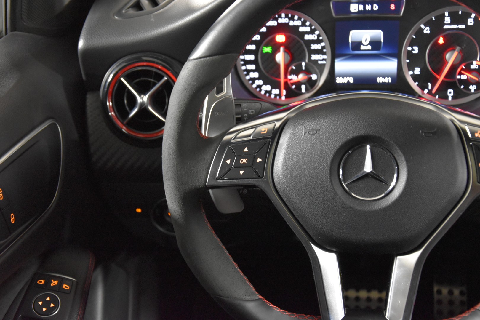 MERCEDES-BENZ A 45 AMG 4Matic Speedshift 7G-DCT-image-12