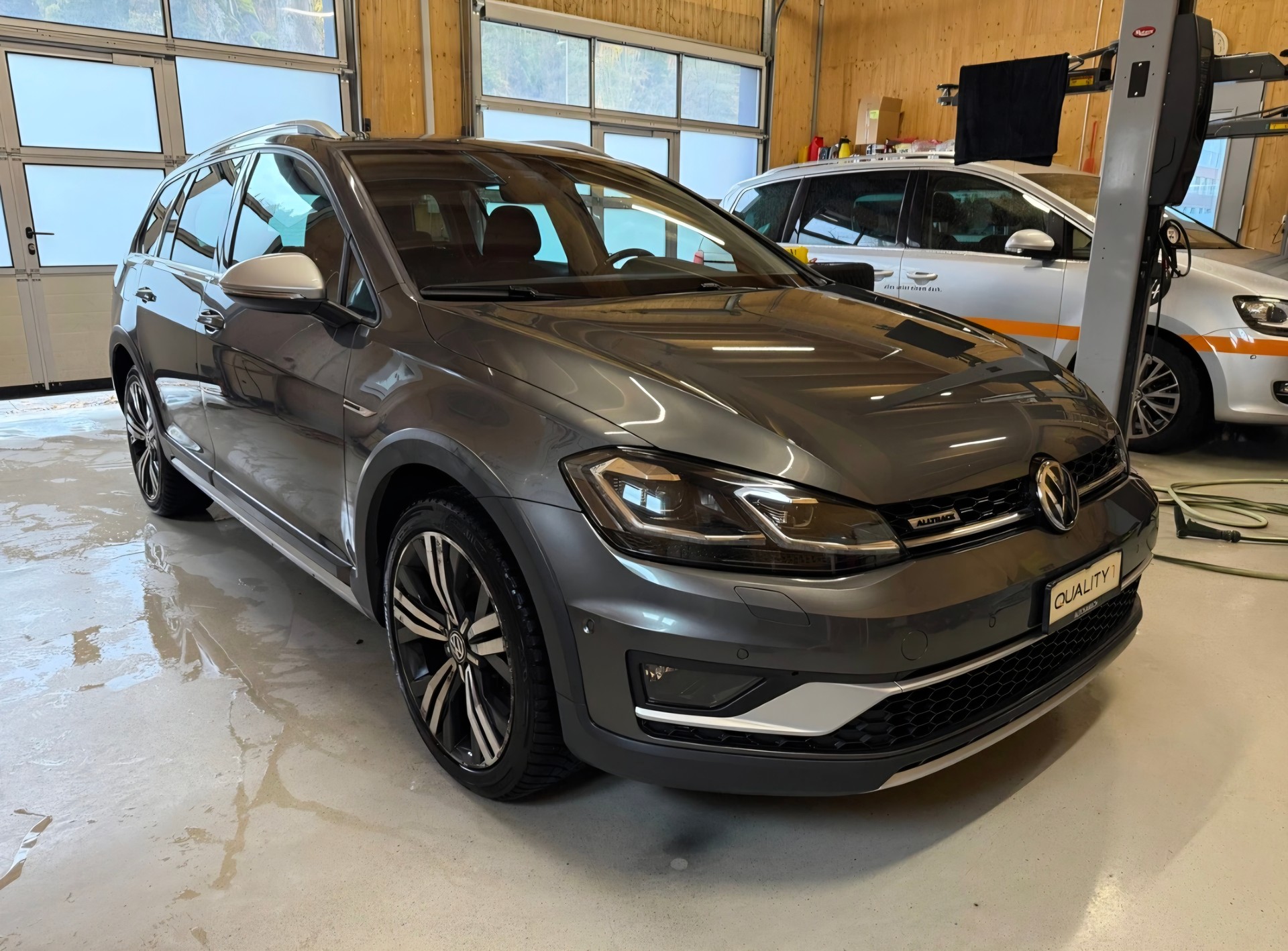 VW Golf 2.0 TDI Alltrack 4Motion DSG-image-2