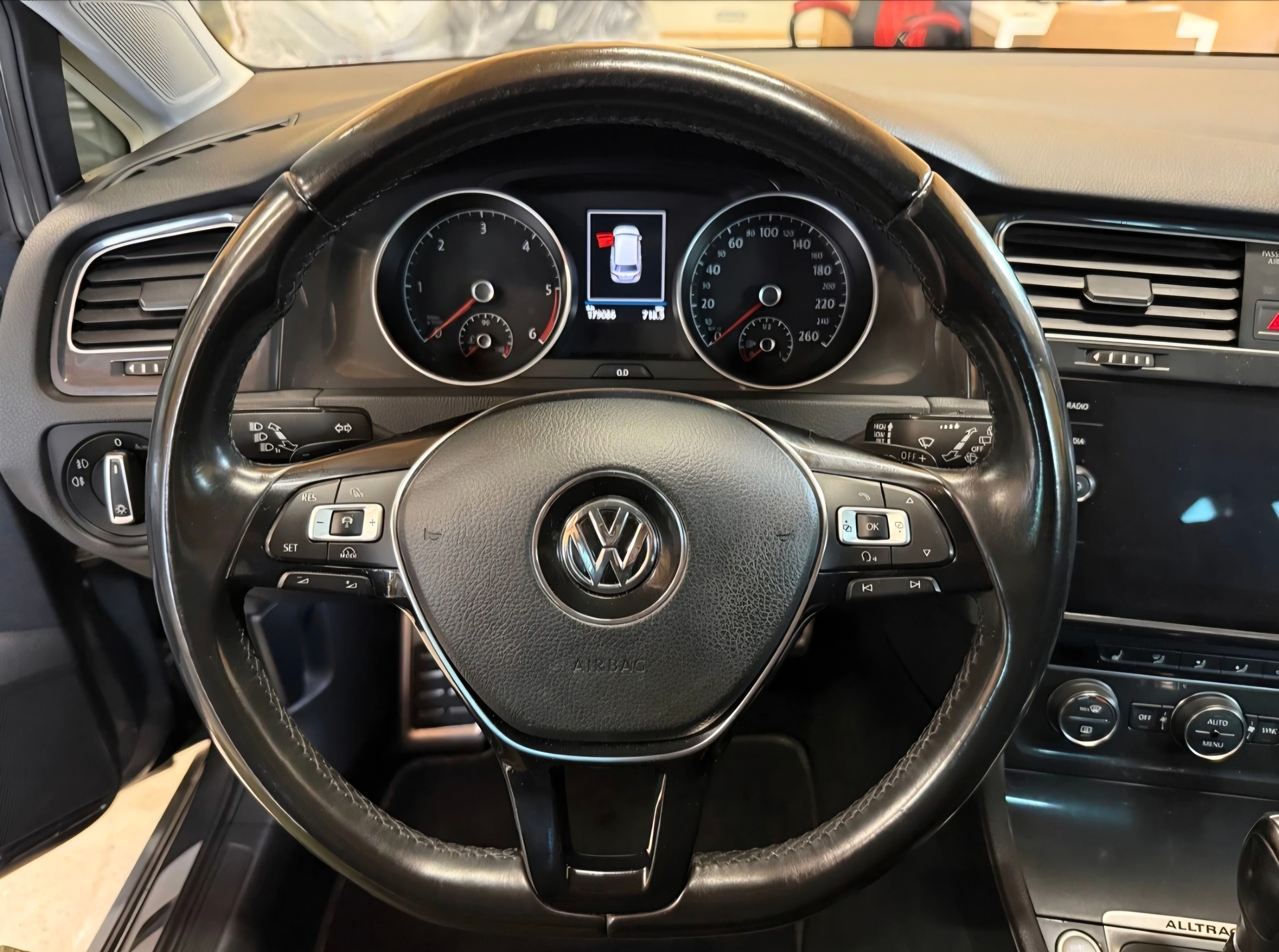 VW Golf 2.0 TDI Alltrack 4Motion DSG-image-9