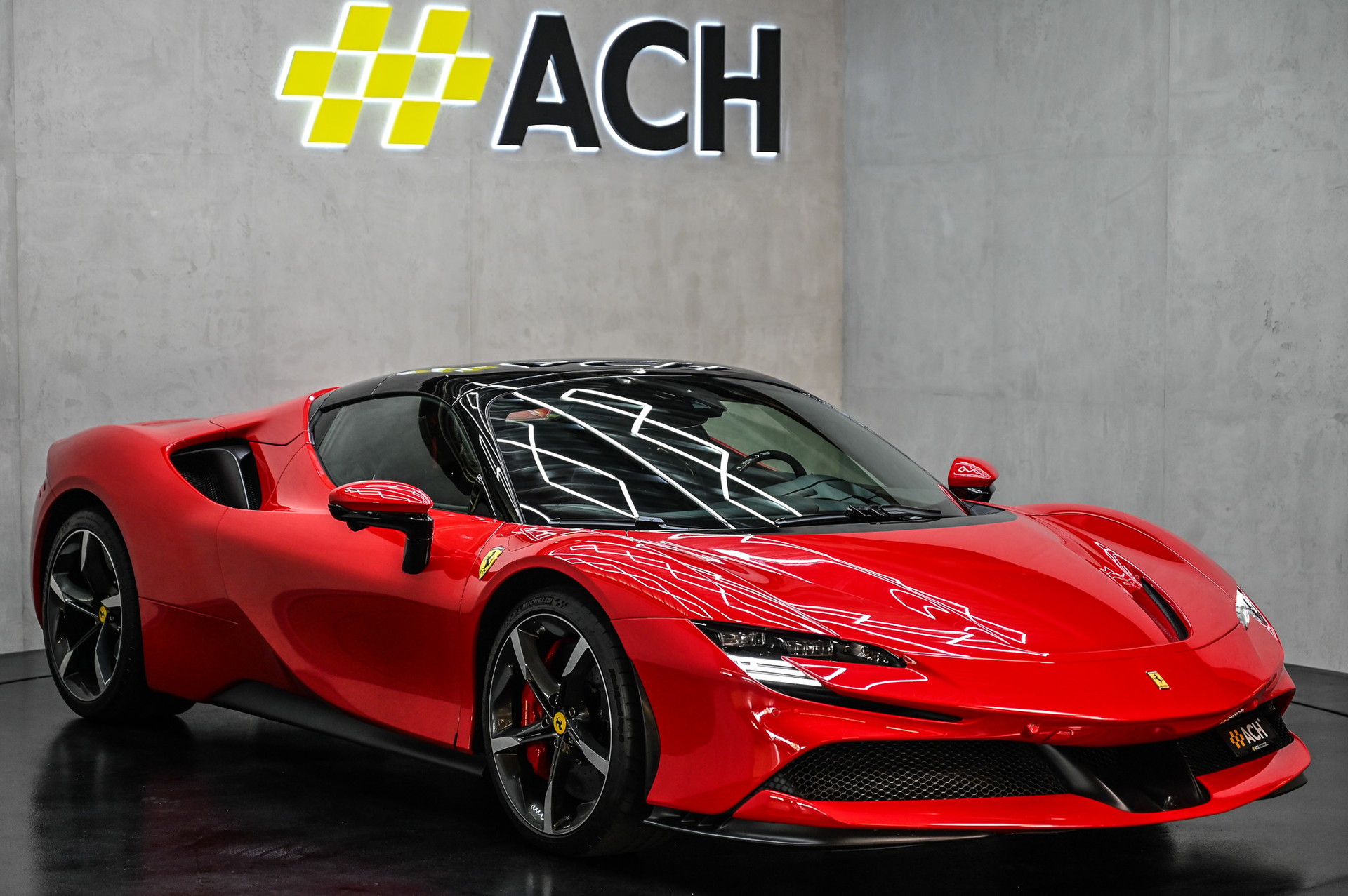 FERRARI SF90 Spider-showroom-element-3