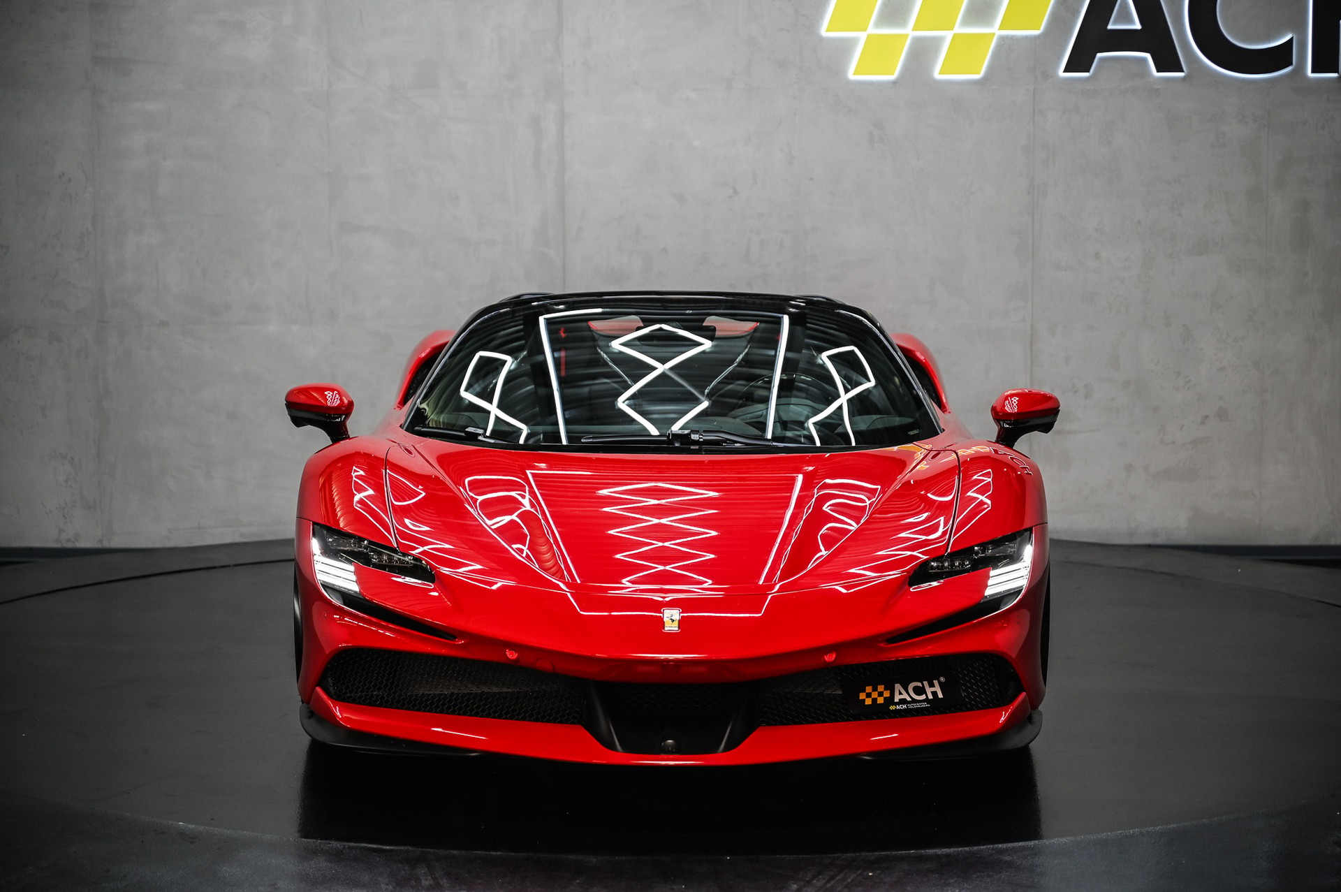 FERRARI SF90 Spider-showroom-element-1