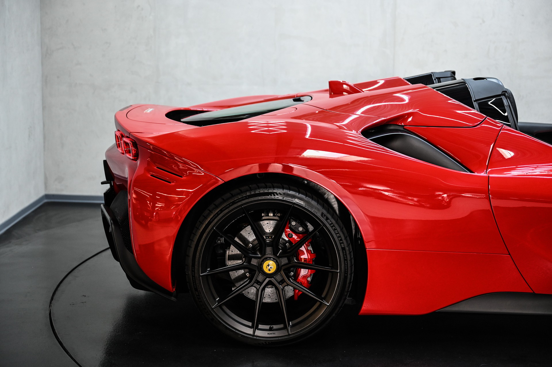 FERRARI SF90 Spider-image-15