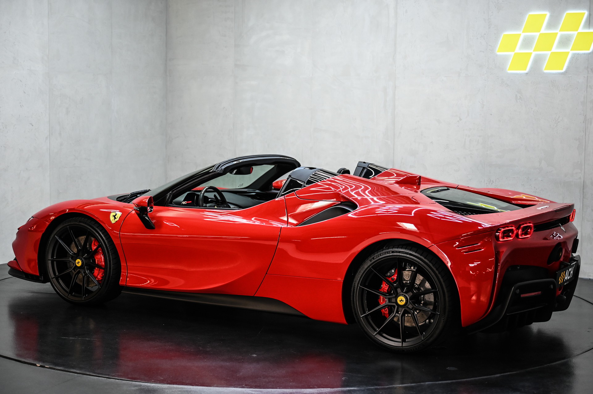 FERRARI SF90 Spider-image-9