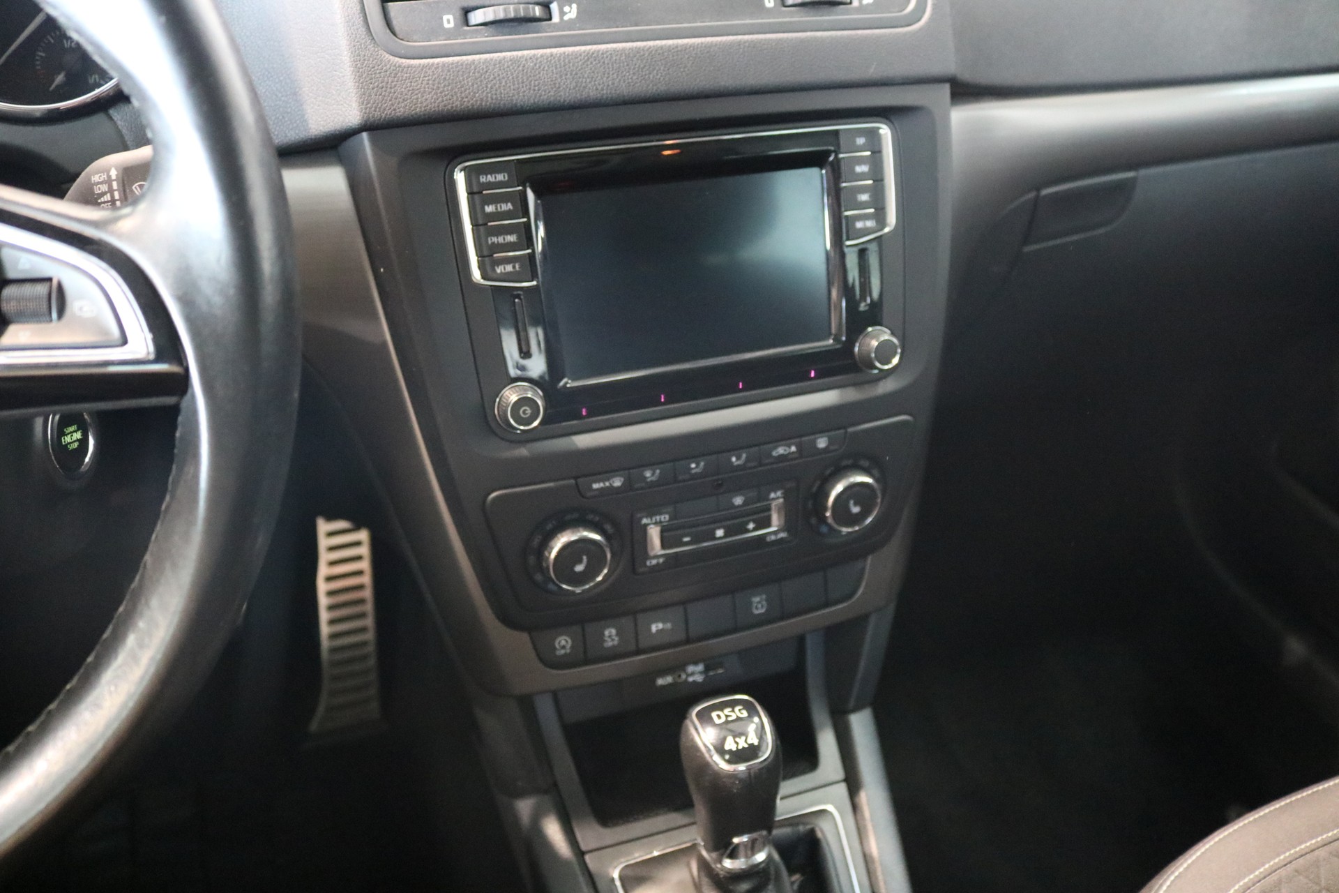 SKODA Yeti 1.4 TSI Ambition 4x4 DSG-image-53