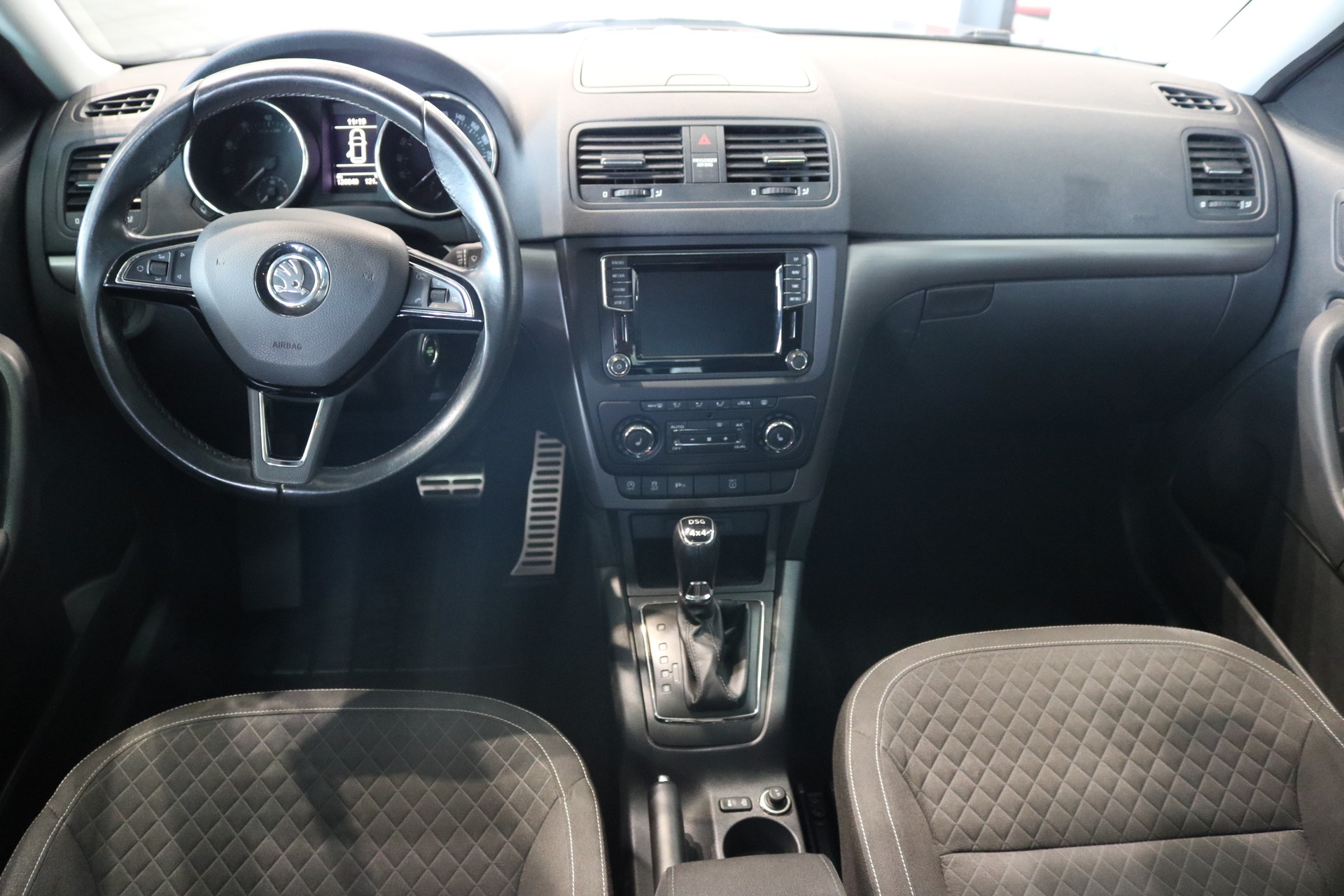 SKODA Yeti 1.4 TSI Ambition 4x4 DSG-image-47