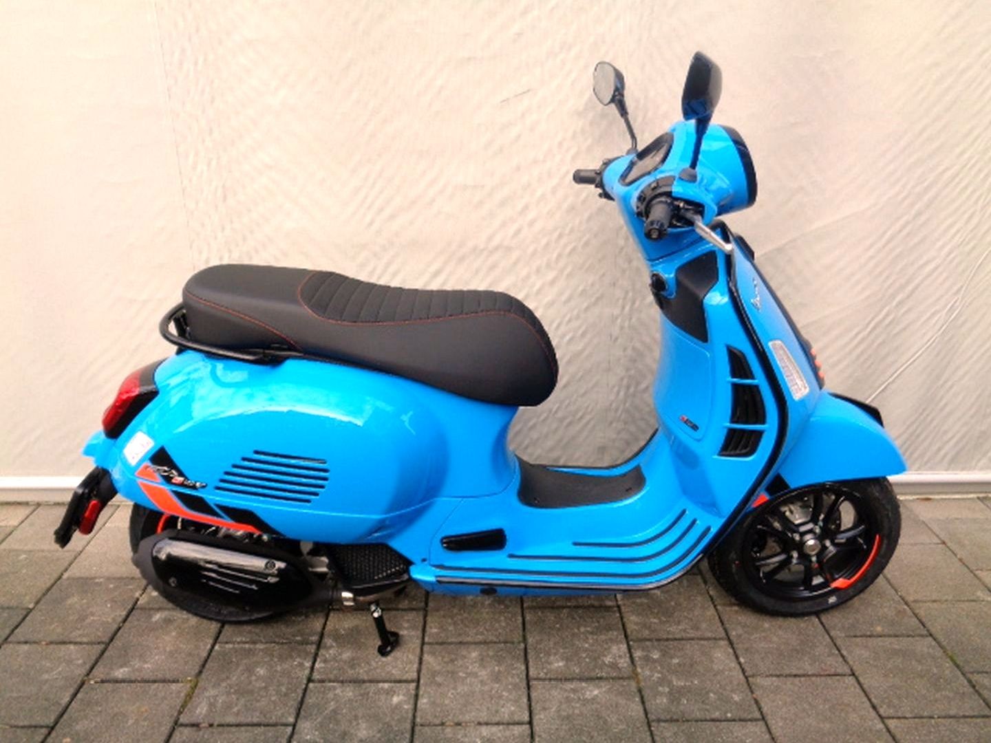PIAGGIO VESPA GTS 125 RST SUPER SPORT-showroom-element-3