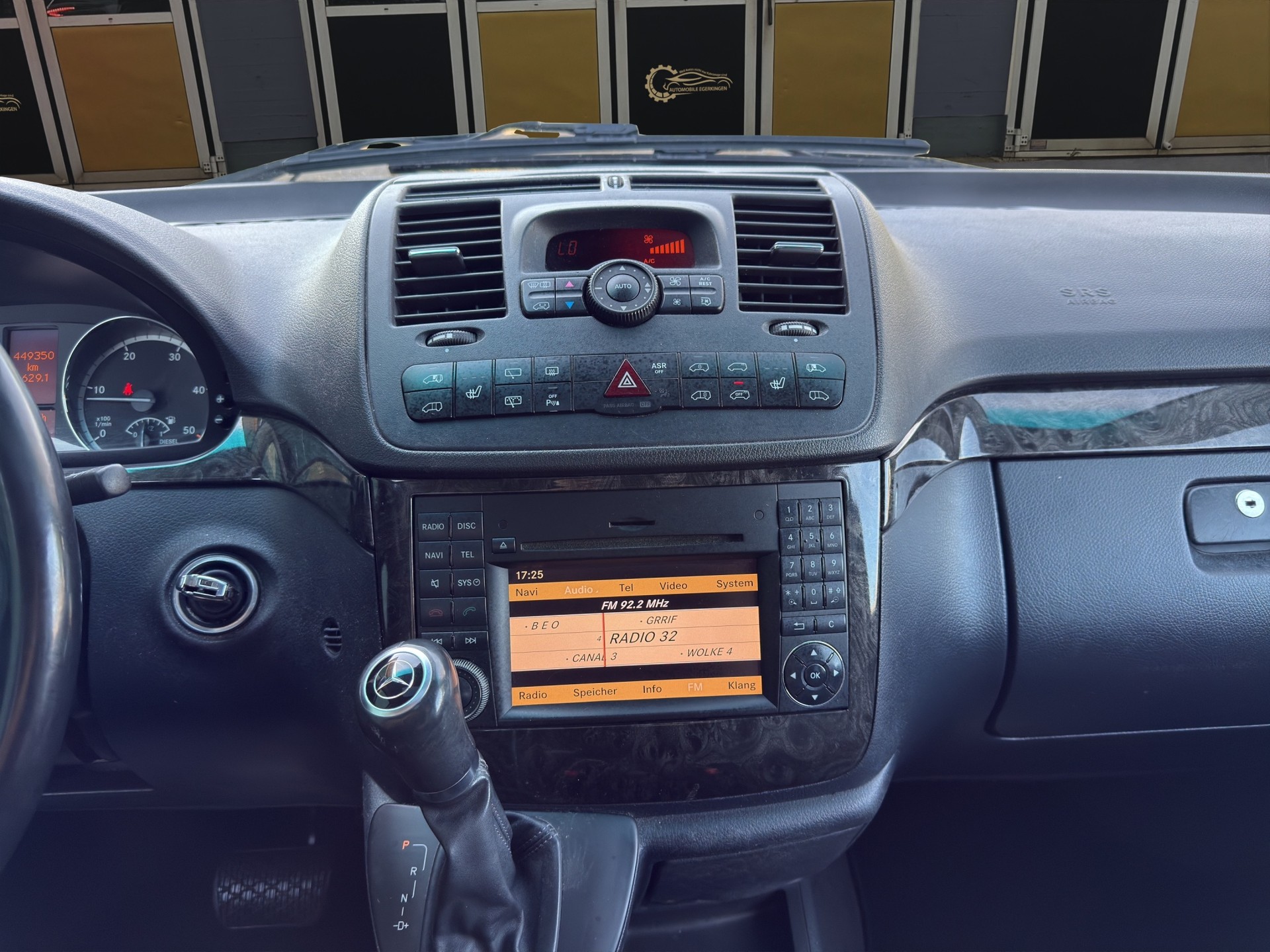 MERCEDES-BENZ Viano 2.2 CDI Blue Eff. Ambiente Ed. EL 4Matic A-image-16