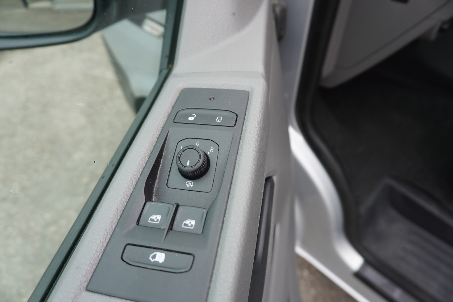 VW T6.1 2.0 TDI EINBAU-SCHRÄNKE 3200 KG!!!-image-10