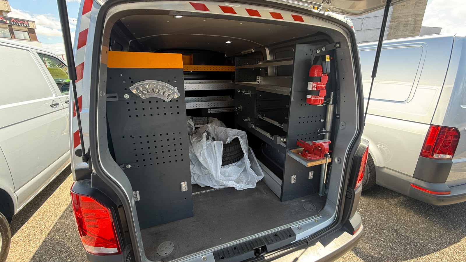 VW T6.1 2.0 TDI EINBAU-SCHRÄNKE 3200 KG!!!-image-24