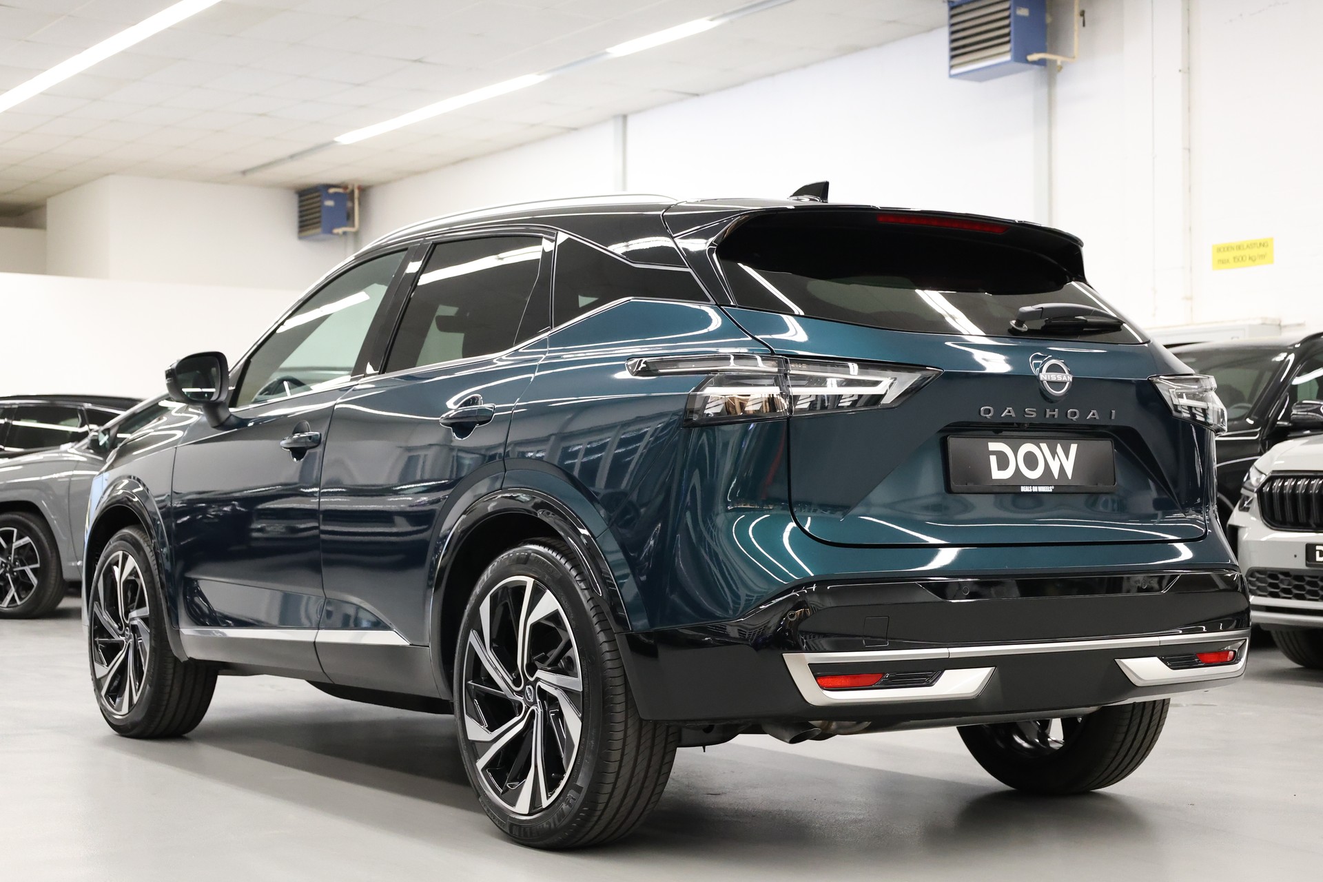 NISSAN Qashqai 1.3 DIG-T Tekna+ 4x4-image-6