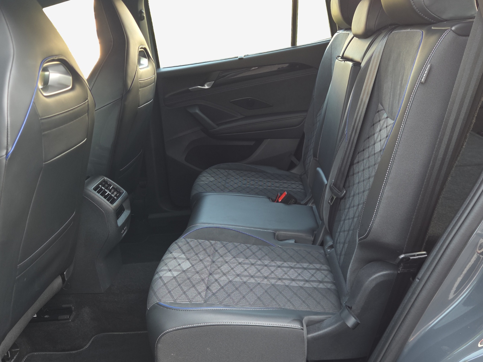 VW Tayron 2.0 TSI R-Line DSG 4Motion-image-11