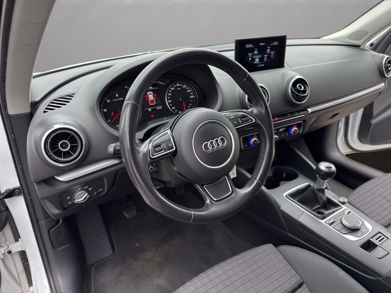 AUDI A3 Sportback 1.6 TDI Ambition-image-9