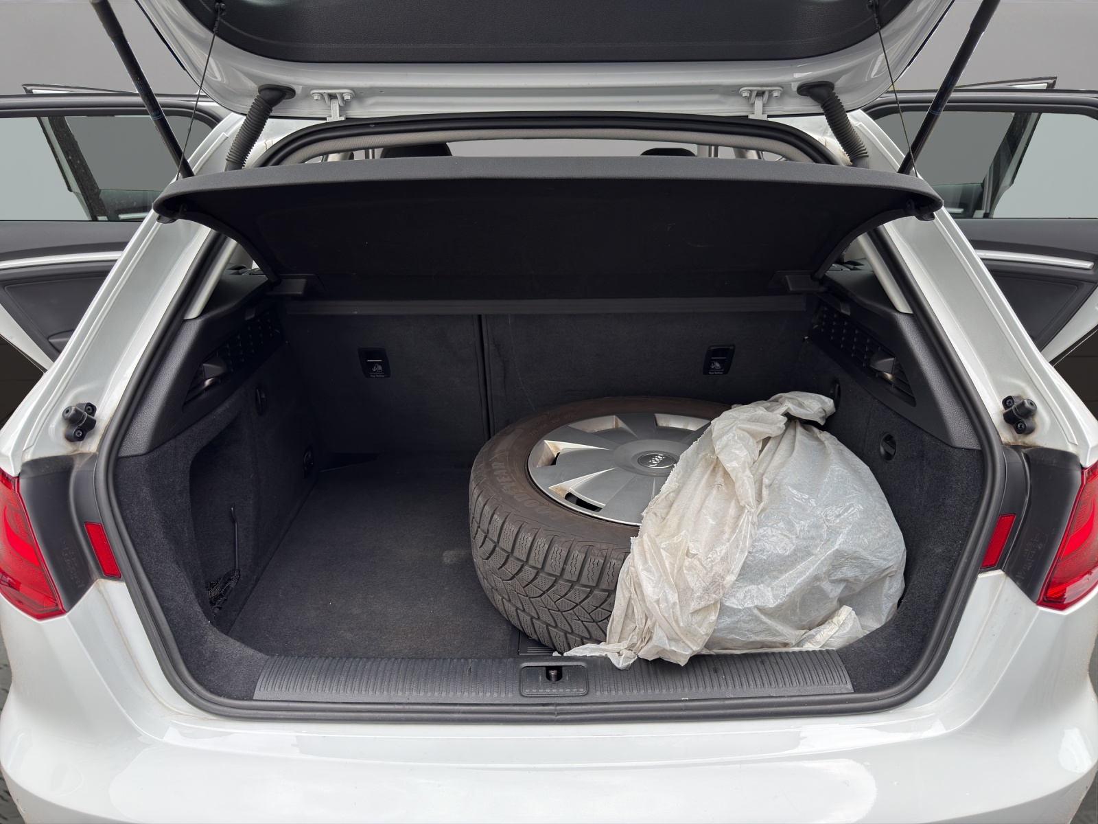AUDI A3 Sportback 1.6 TDI Ambition-image-18