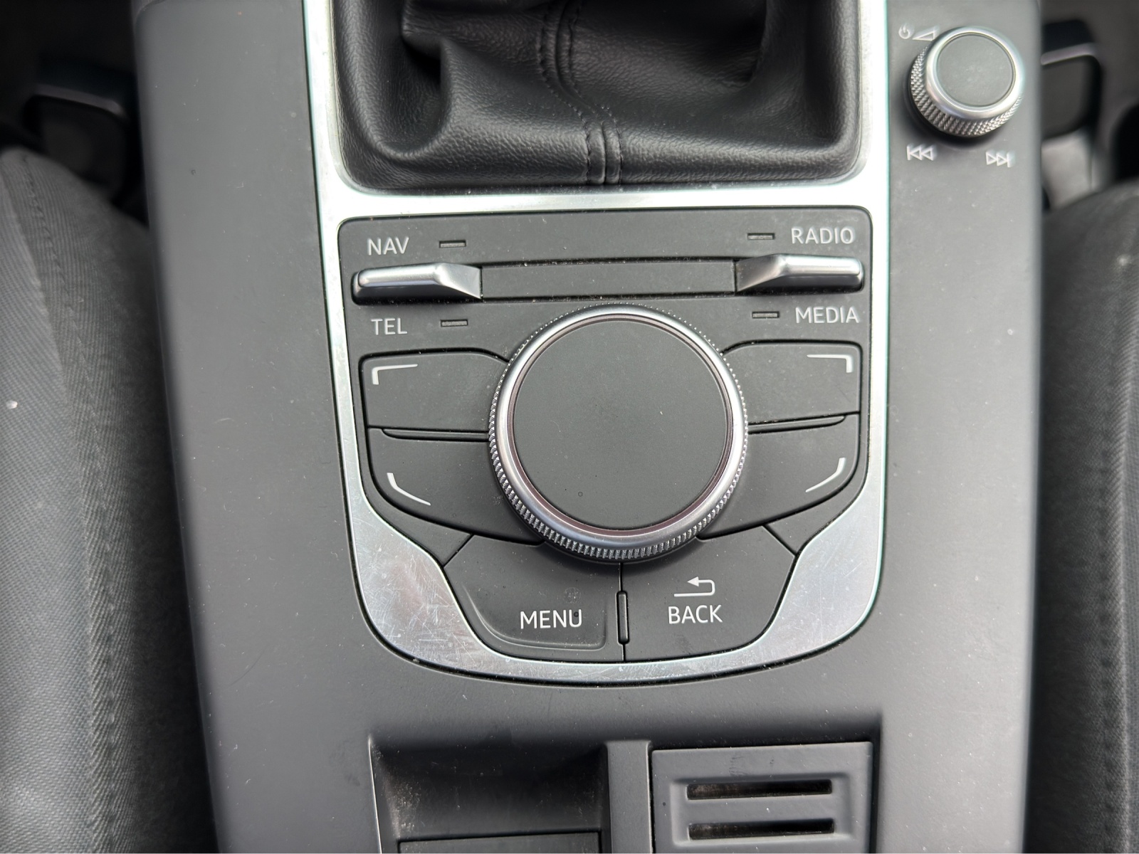 AUDI A3 Sportback 1.6 TDI Ambition-image-25