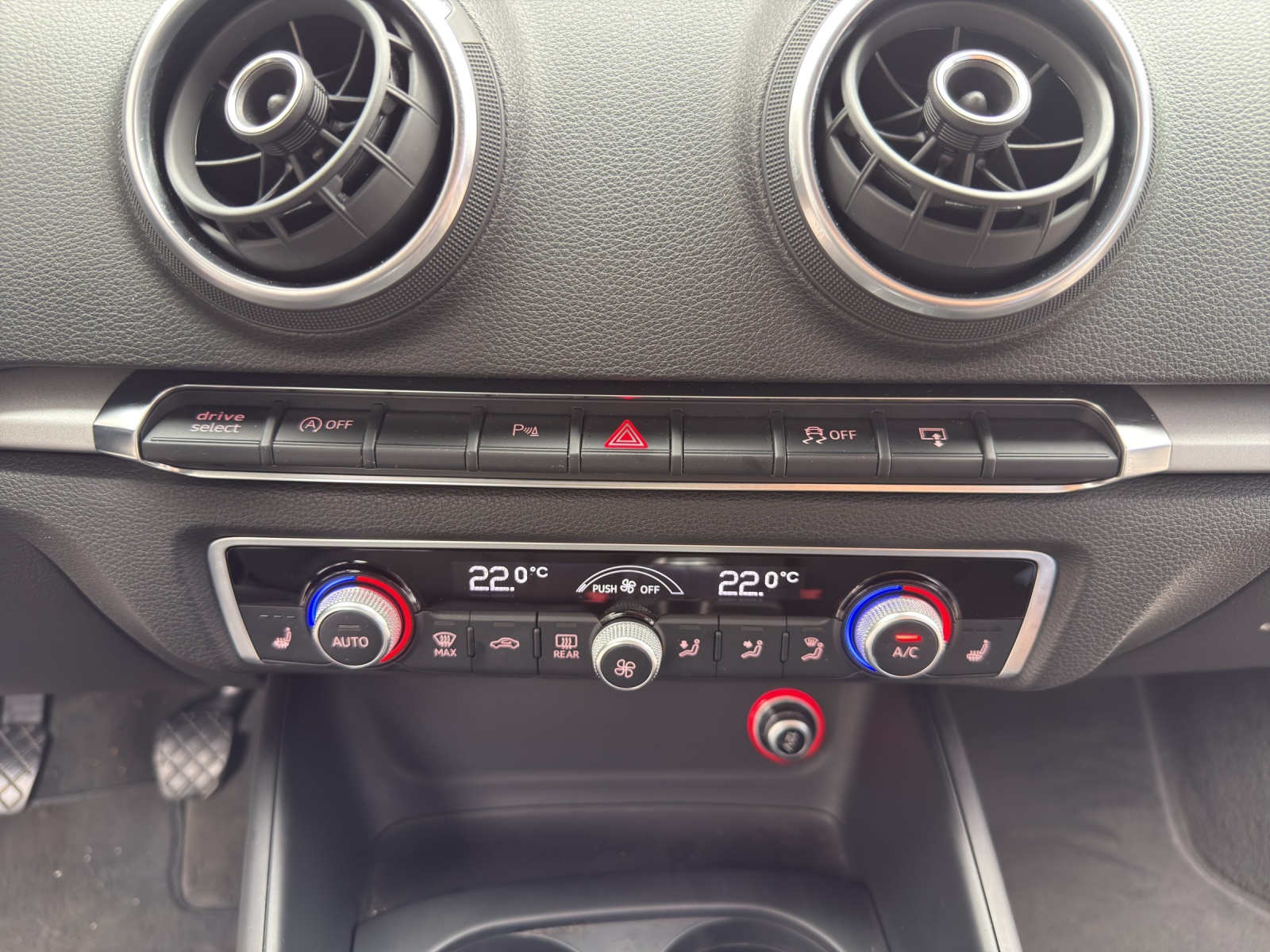 AUDI A3 Sportback 1.6 TDI Ambition-image-15