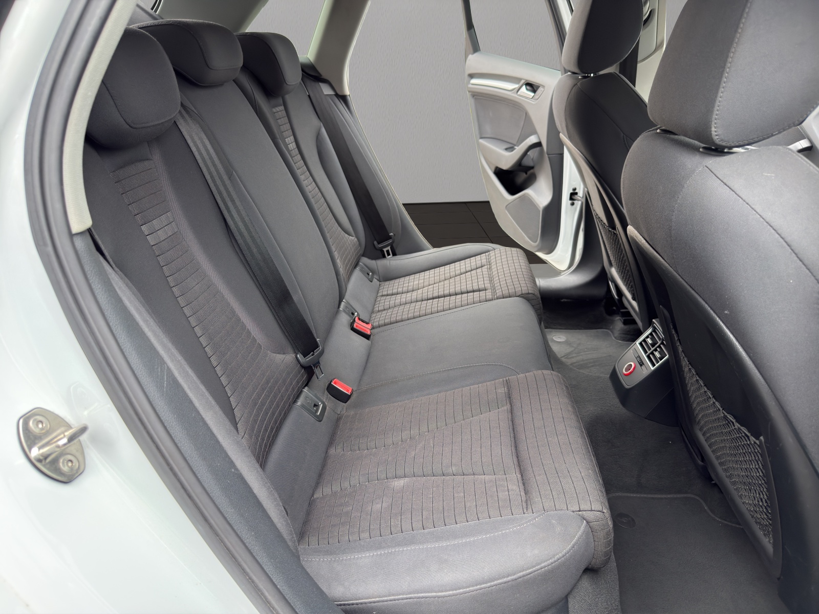 AUDI A3 Sportback 1.6 TDI Ambition-image-17