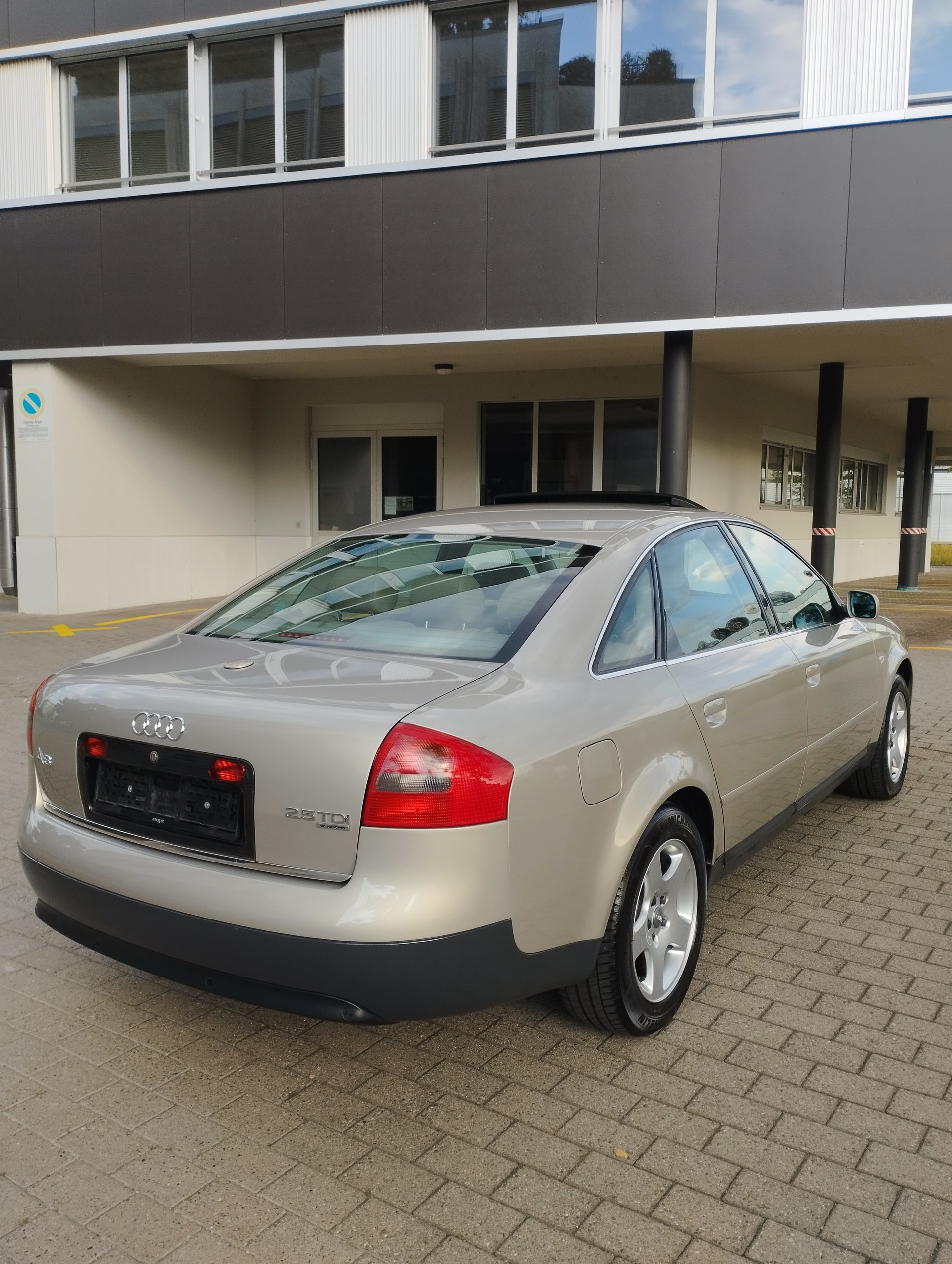 AUDI 2.5 TDI Quattro-image-1