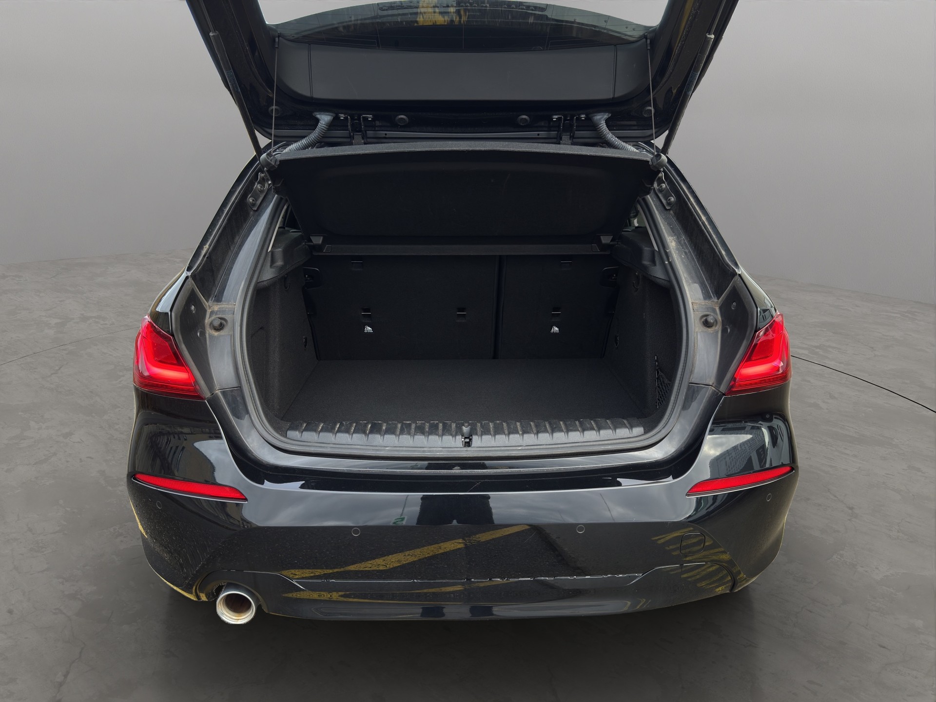 BMW 118i Essential Edition Steptronic-image-15