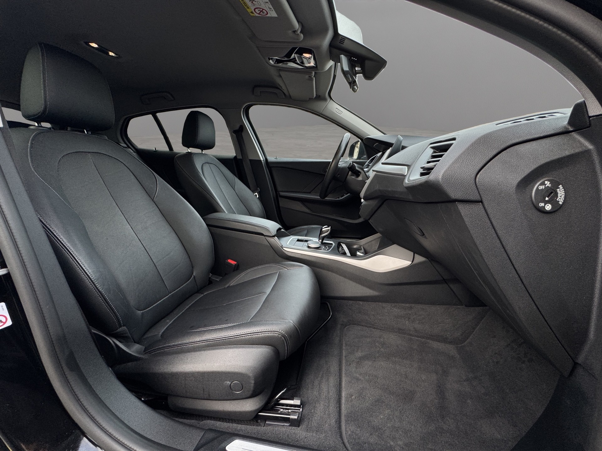 BMW 118i Essential Edition Steptronic-image-13