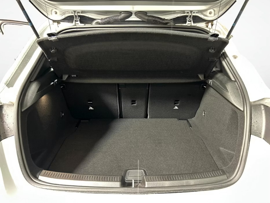 MERCEDES-BENZ A250e AMG Line 8G-DCT (Plugin Hybrid)-image-8