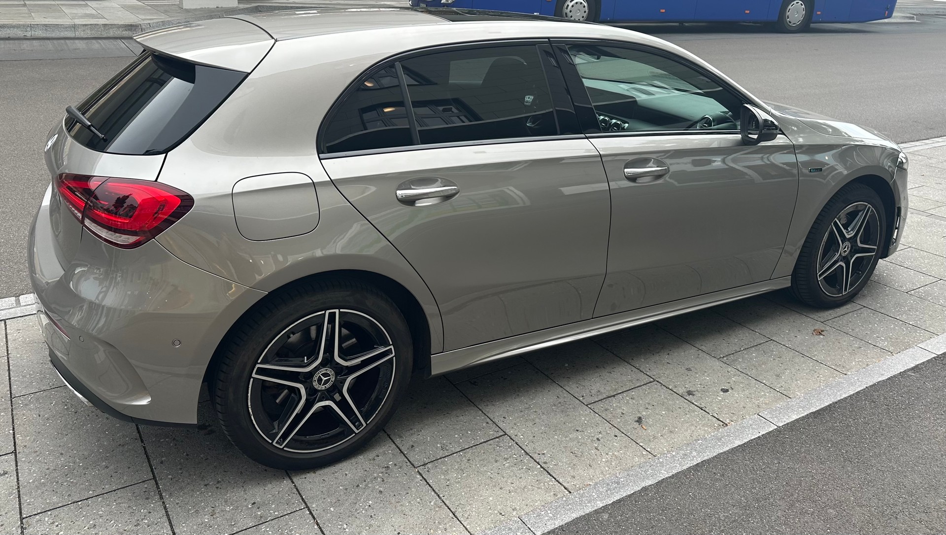 MERCEDES-BENZ A250e AMG Line 8G-DCT (Plugin Hybrid)-image-3