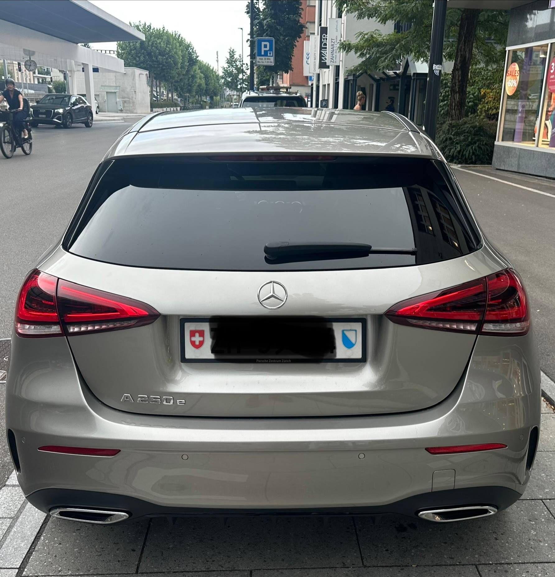 MERCEDES-BENZ A250e AMG Line 8G-DCT (Plugin Hybrid)-image-5